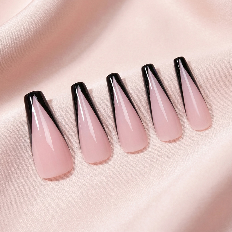 Gothic Outline Black Nails