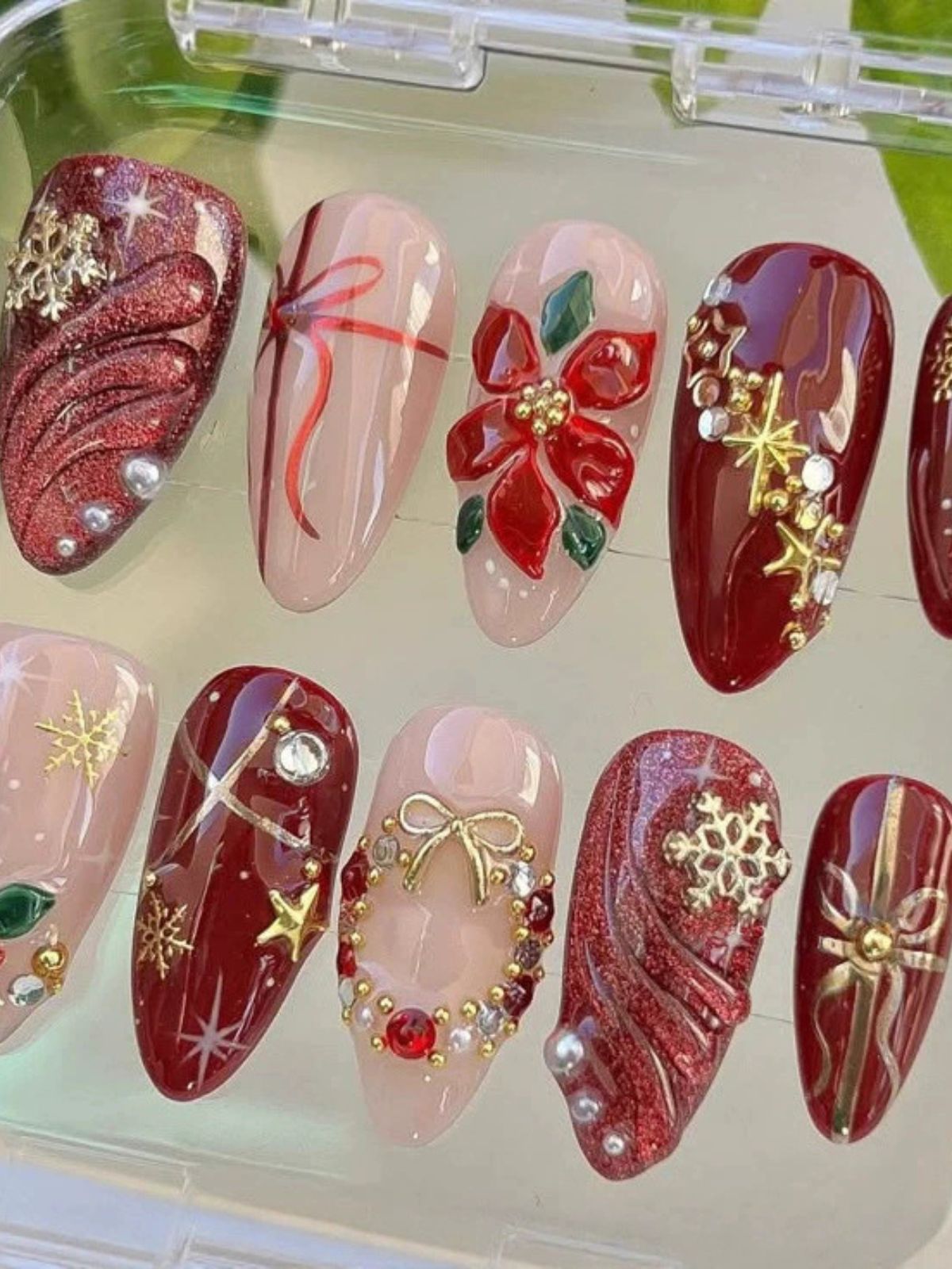 Coral Wreath Red Nails