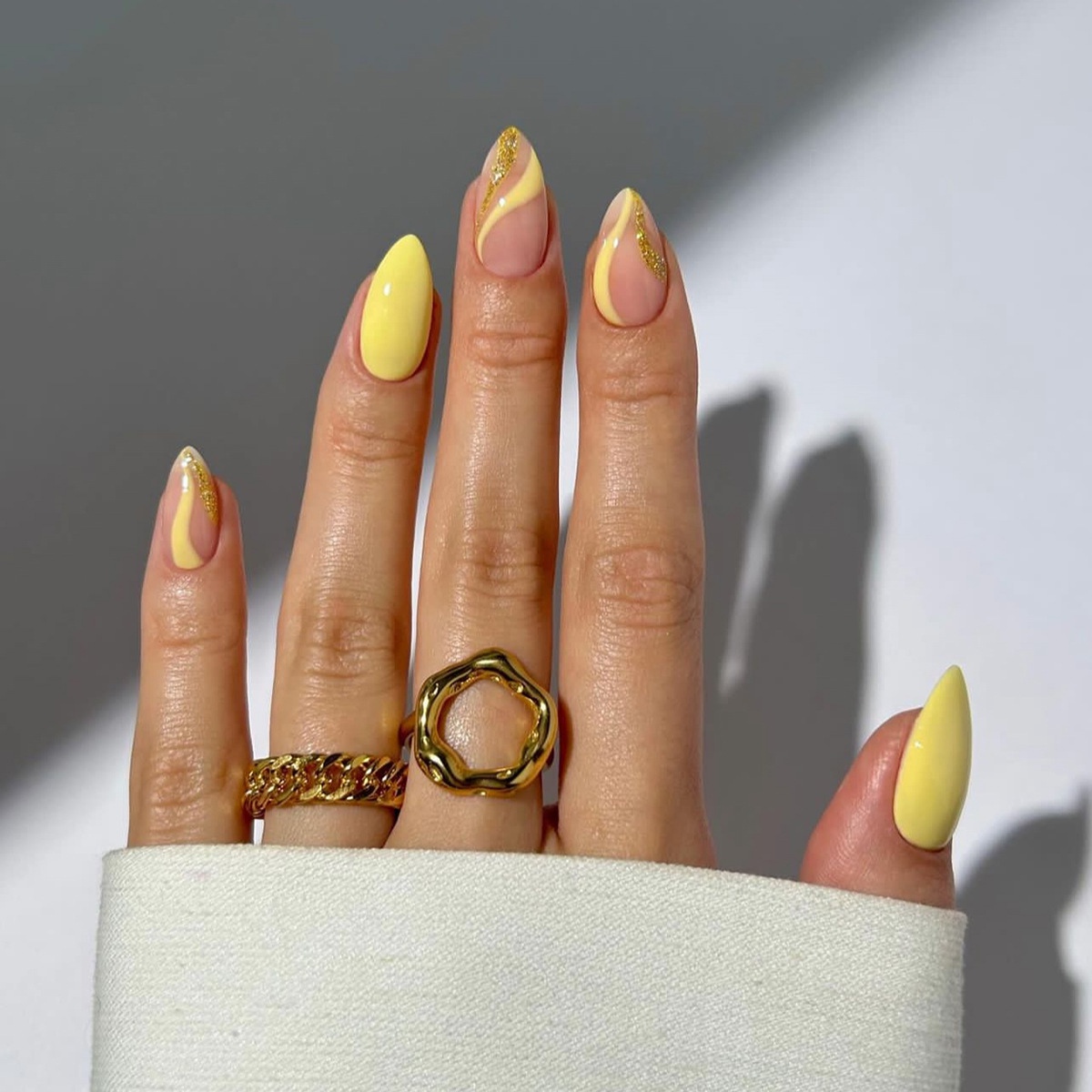 Solar Ripple Yellow Nails