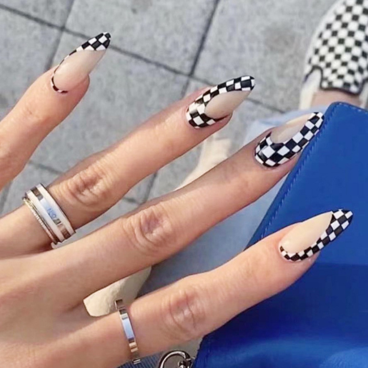 Classic Grid Khaki Nails