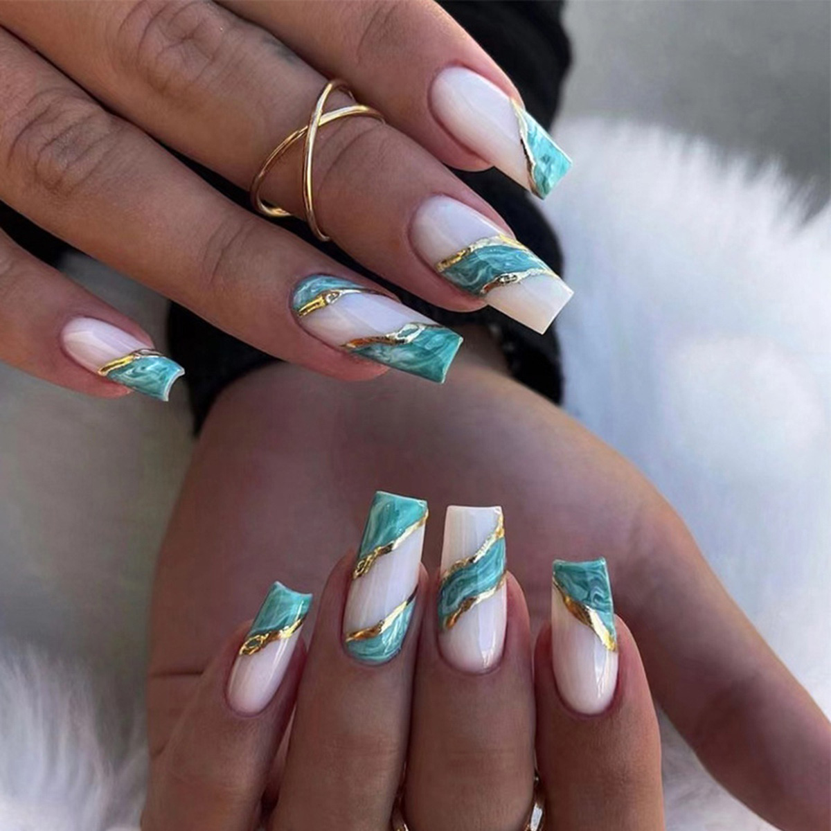Emerald Glow Green Nails