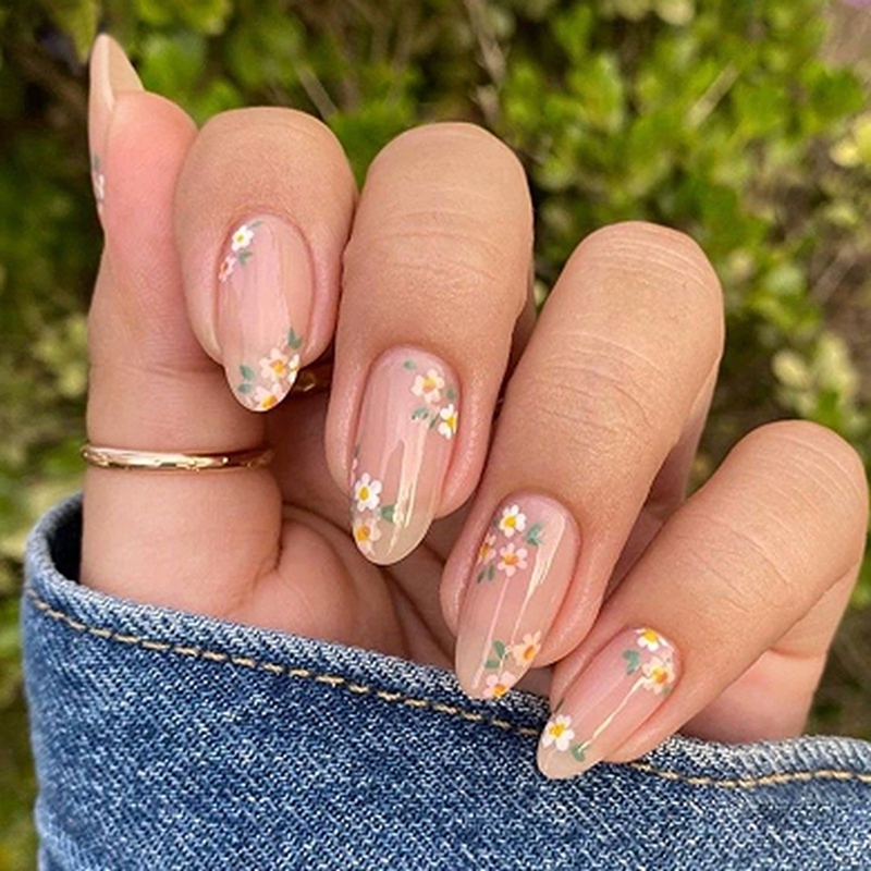 Daisy Dream Beige Nails