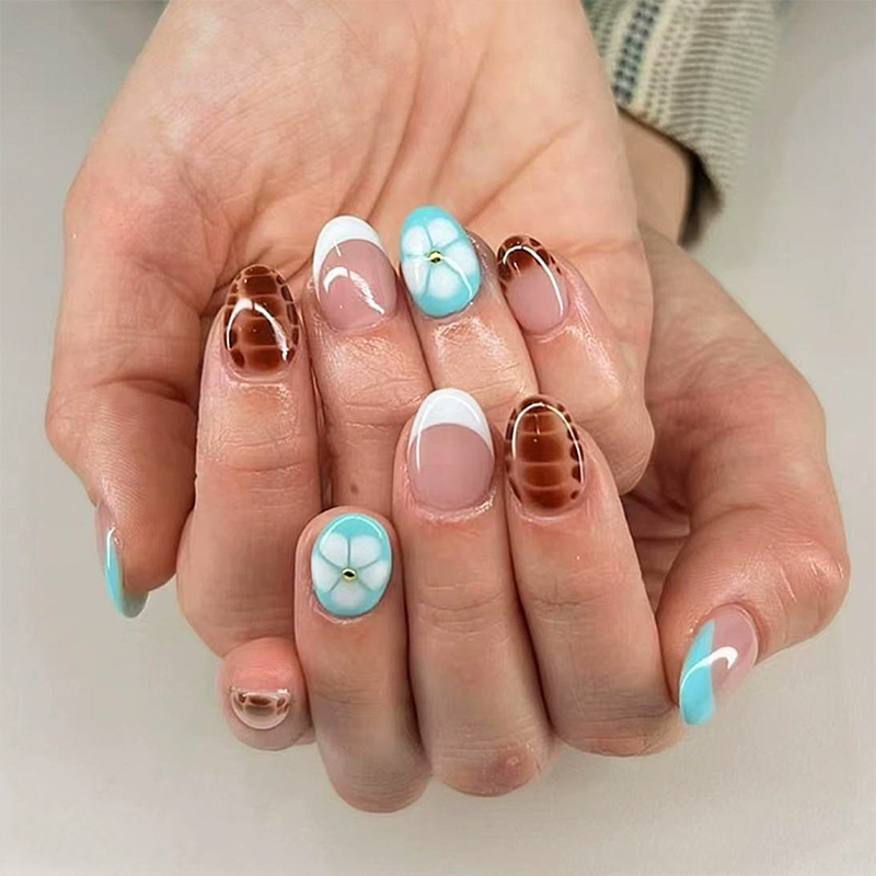 Retro Bloom Multicolor Nails