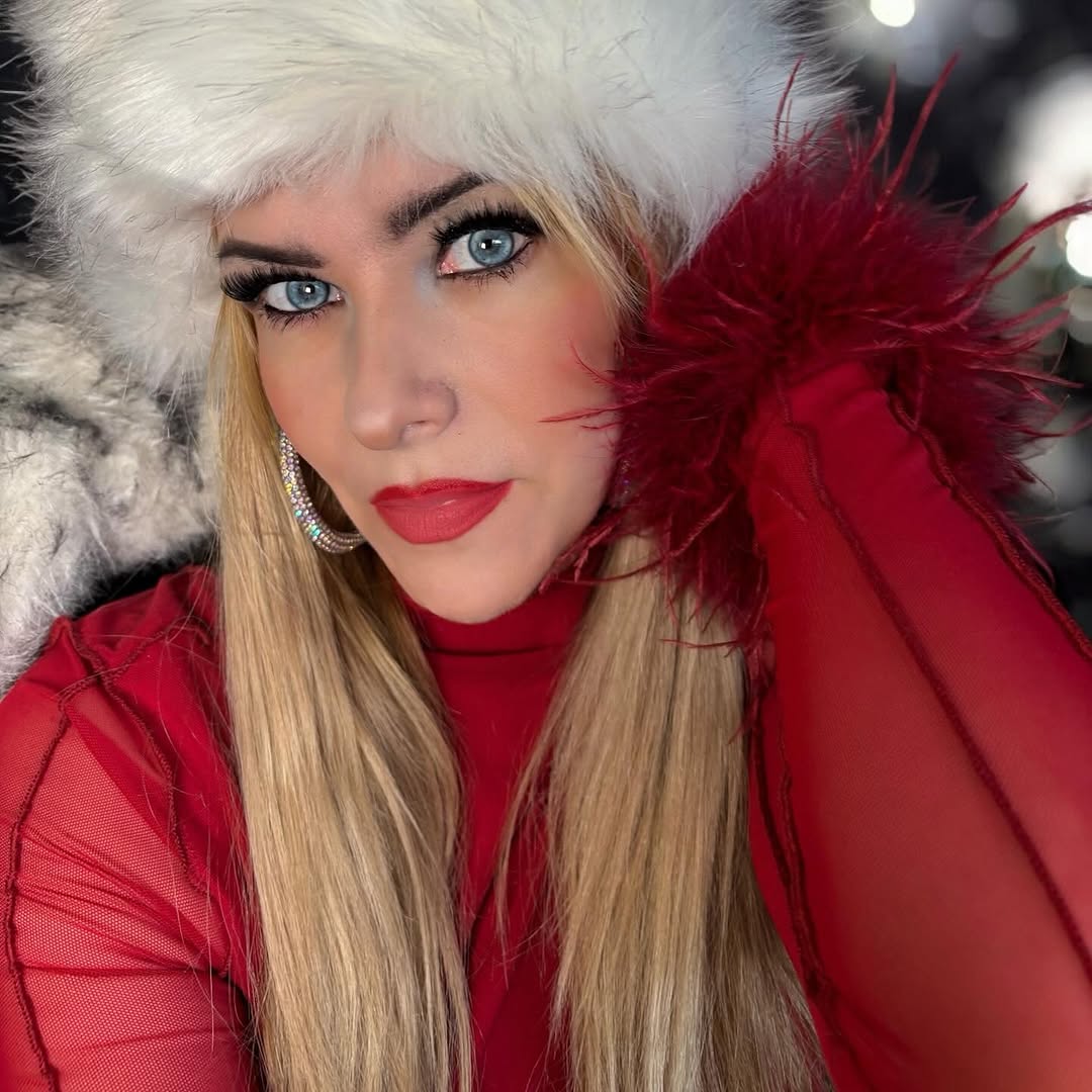 Atlantis Blue Yearly Contact Lenses