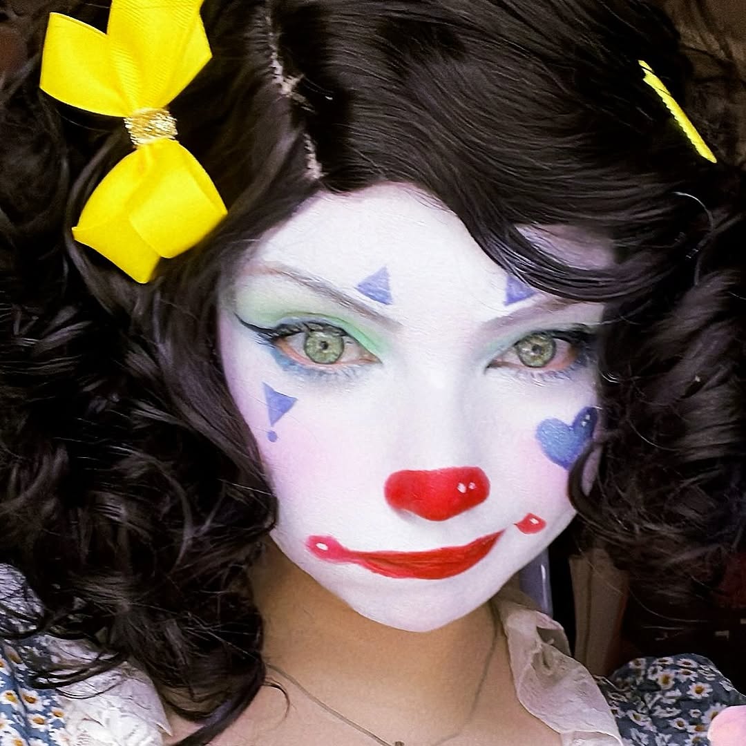 Siri Green Prescription Yearly Contact Lenses