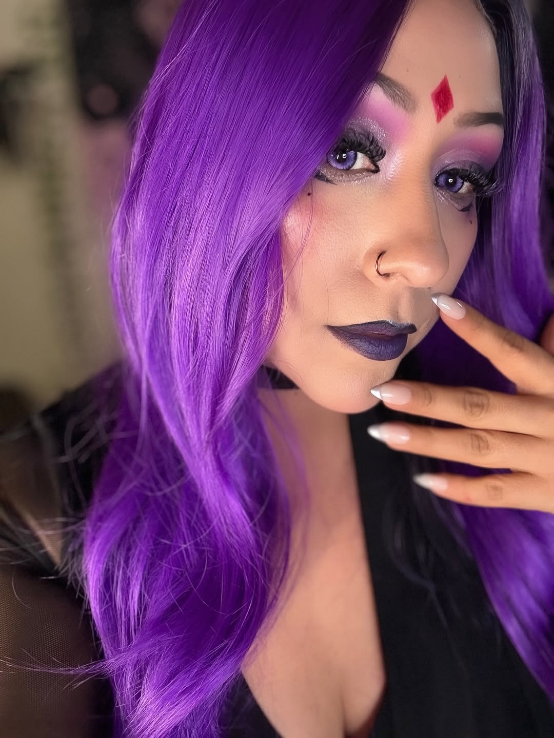 Glistening Edge Silver Nails