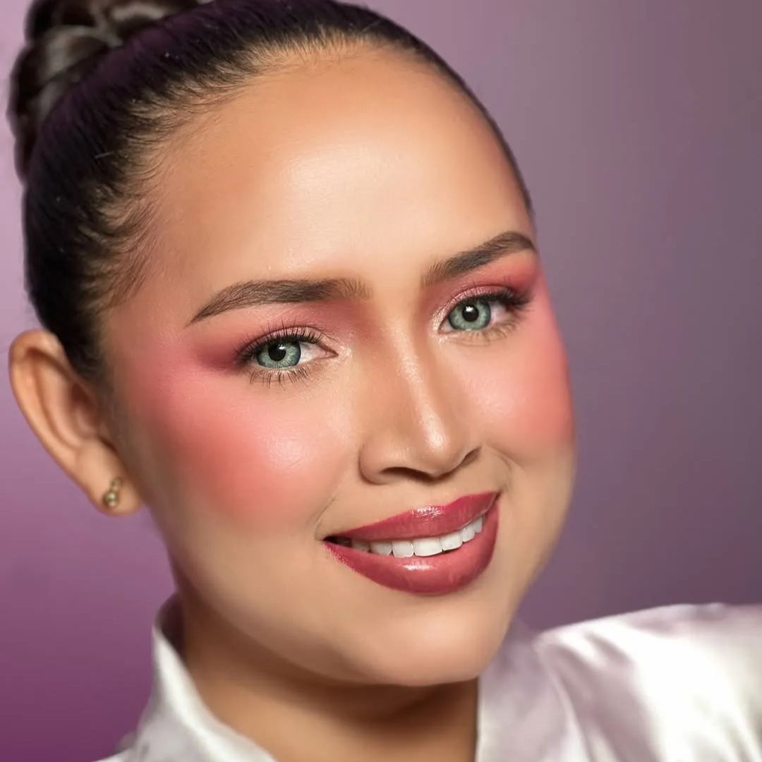 Sydney Green Yearly Contact Lenses