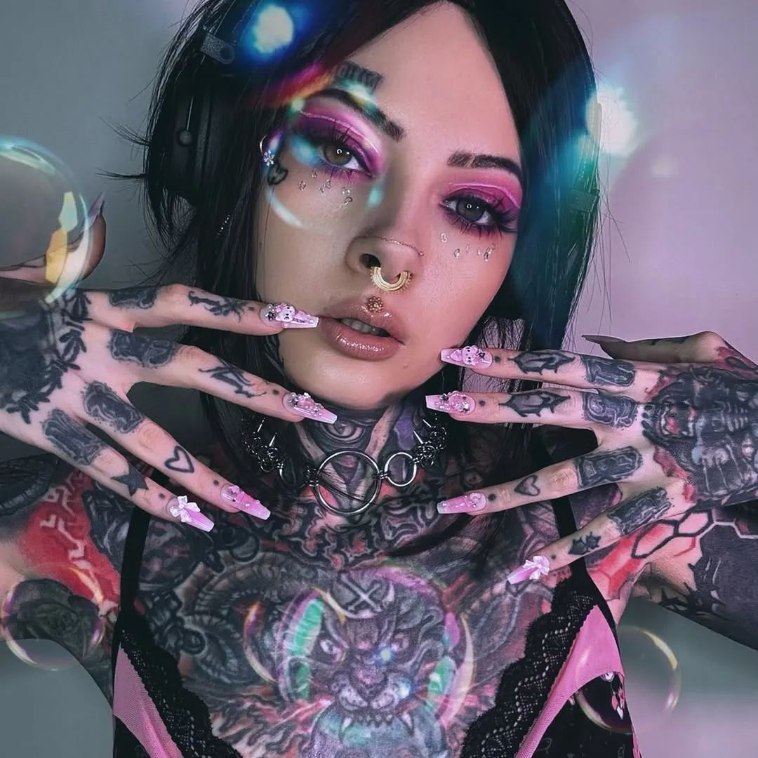 HelloKitty Ripple Pink Nails