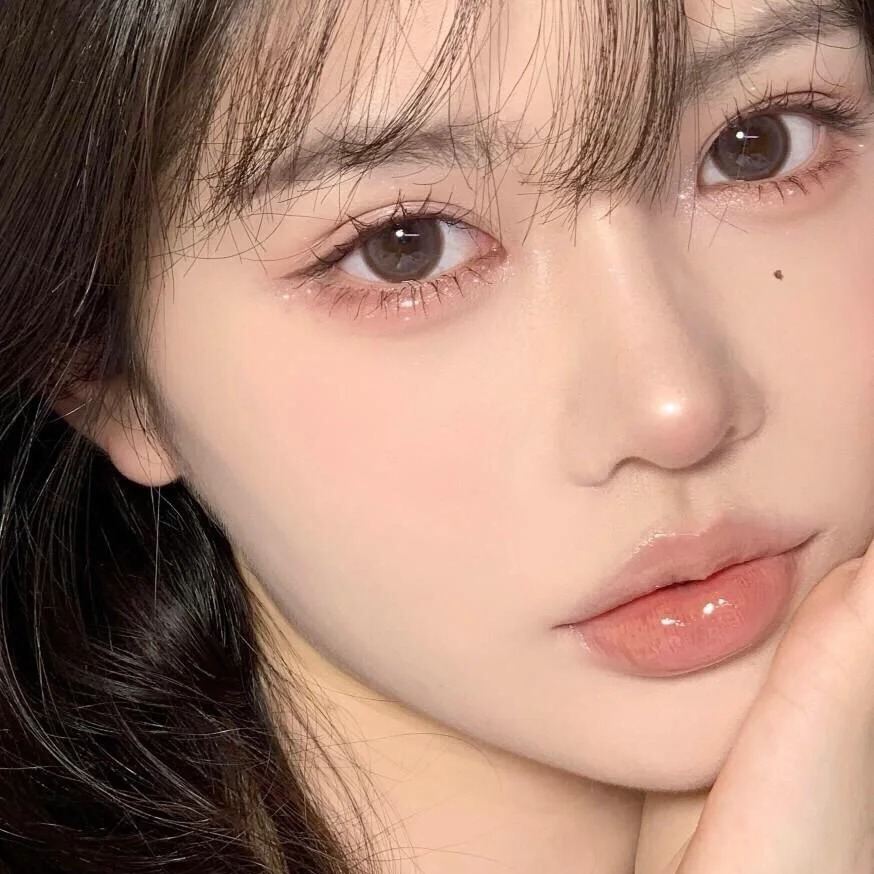 Luster Brown Yearly Contact Lenses