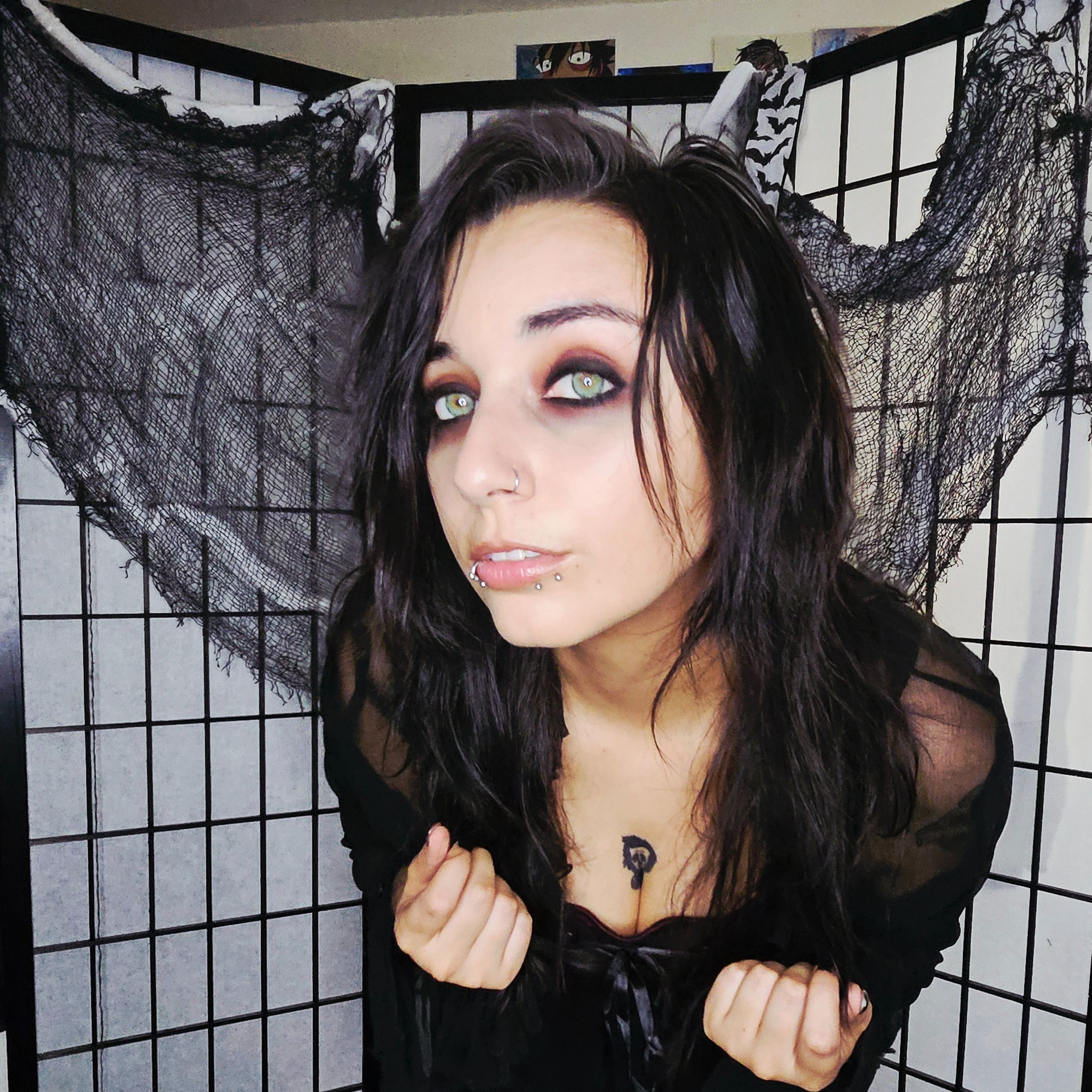 Siri Green Prescription Yearly Contact Lenses