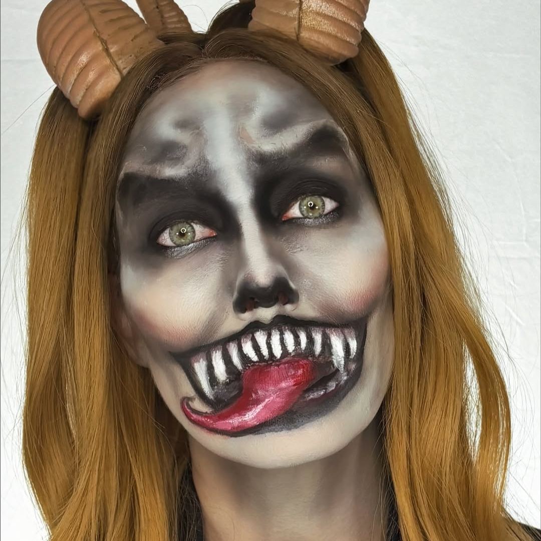 Siri Green Prescription Yearly Contact Lenses