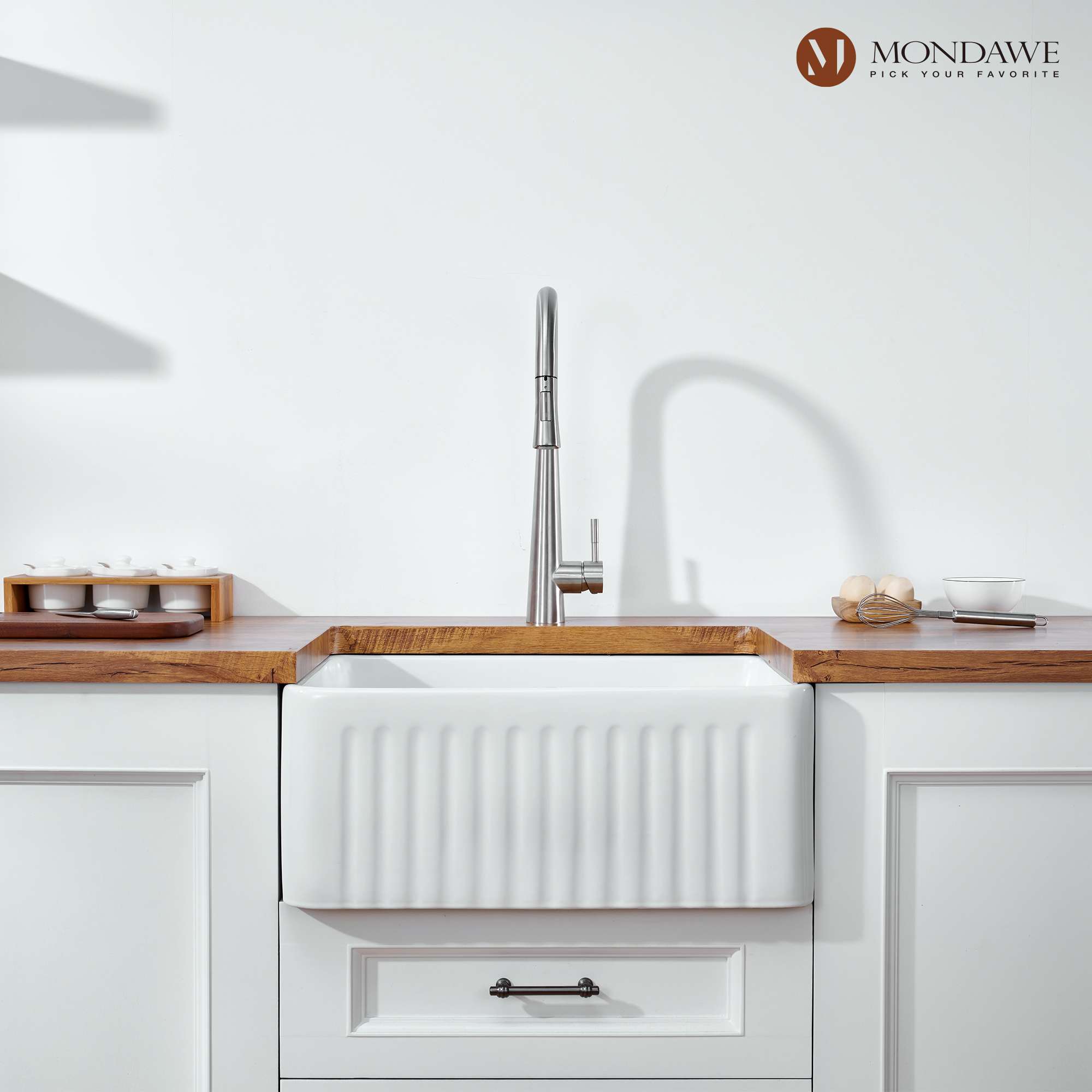 High Arc Pull Down Single Handle Kitchen Faucet with Accessories-Mondawe