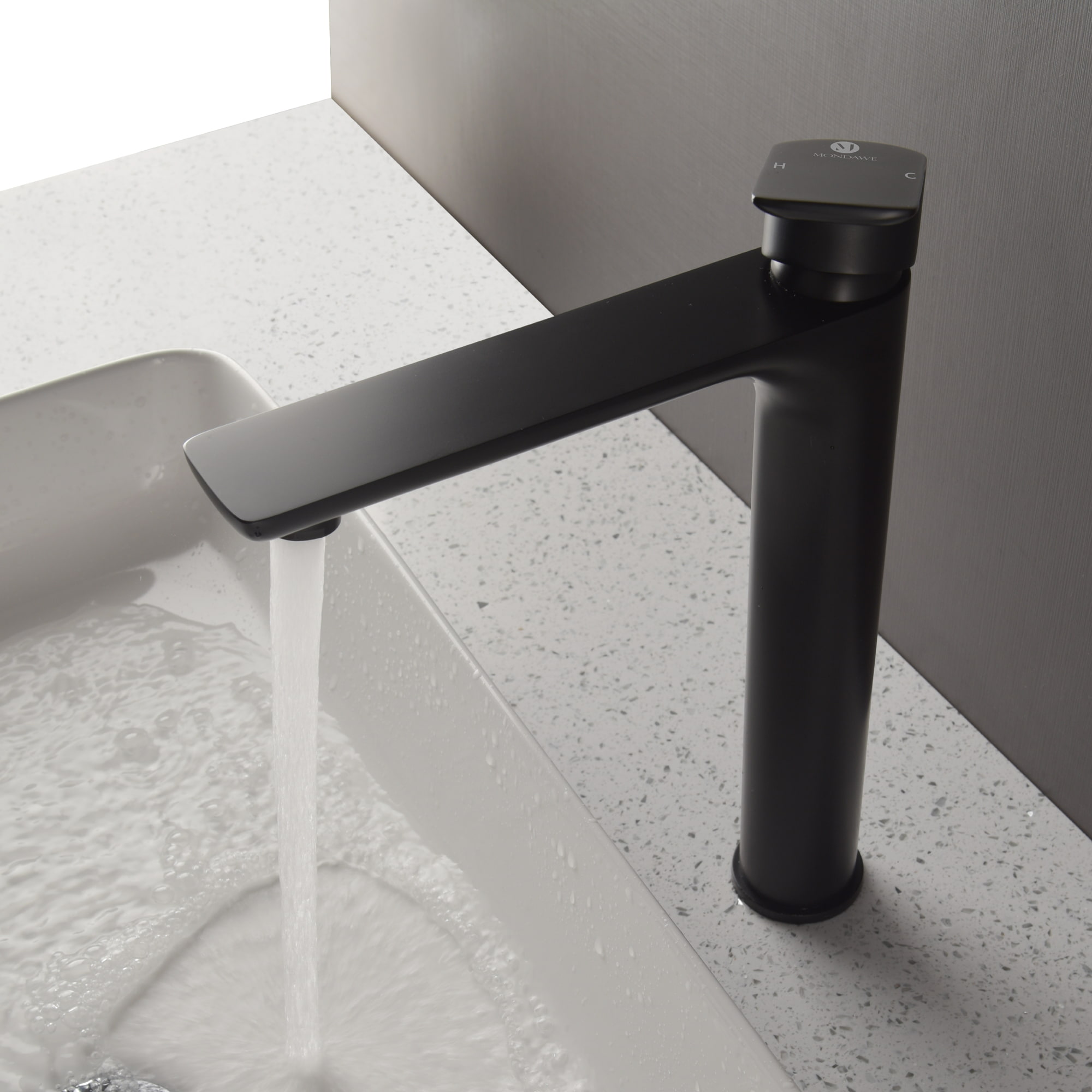 Mondawe Single Hole Modern Bathroom Faucet in Black/Gold-Mondawe
