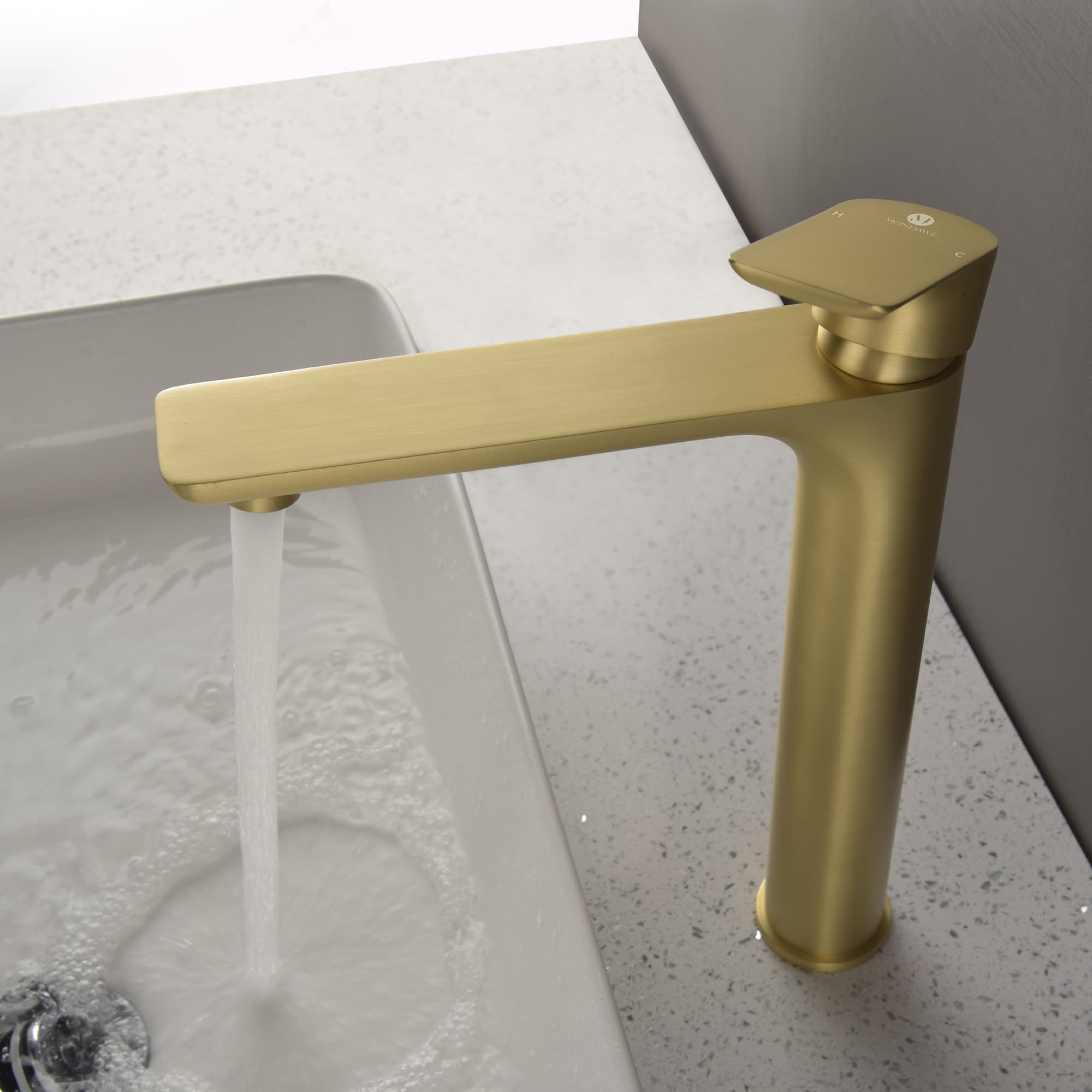 Mondawe Single Hole Modern Bathroom Faucet in Black/Gold-Mondawe