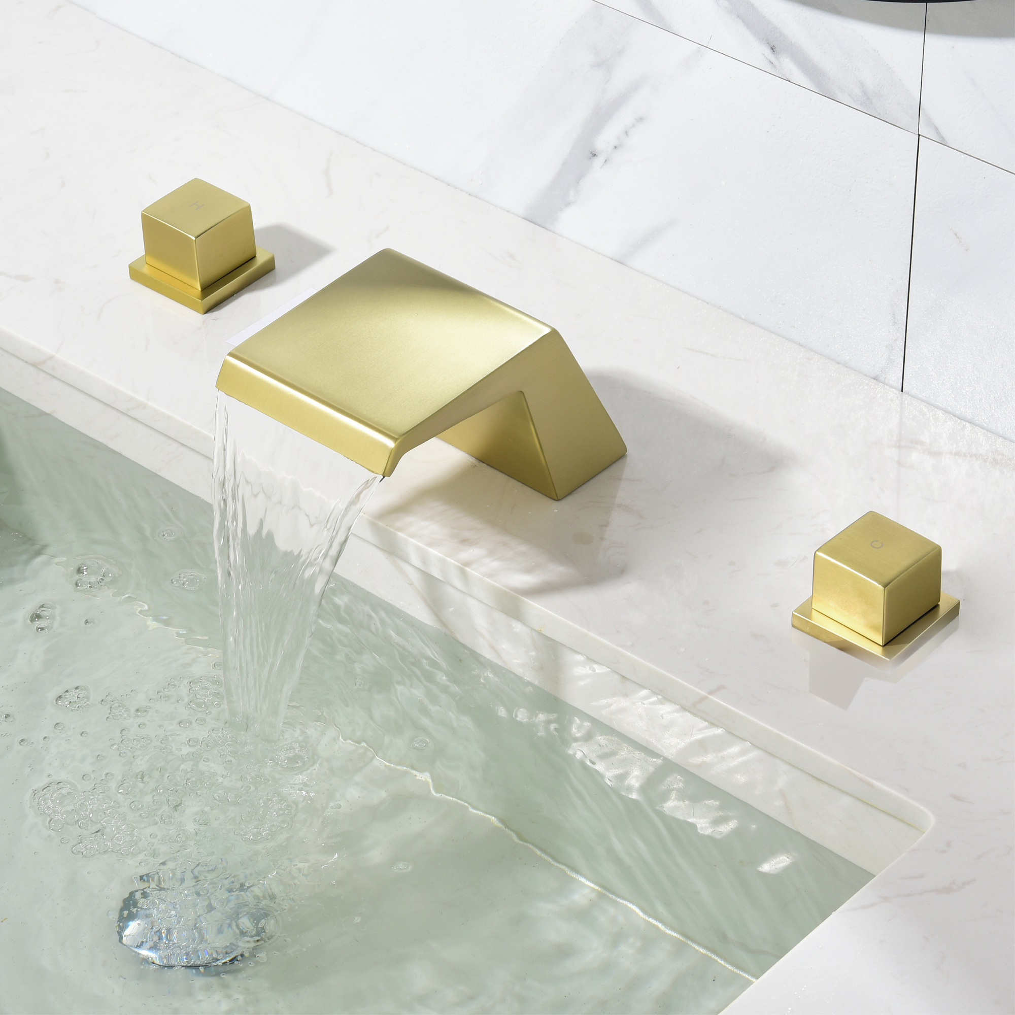 Mondawe Double Handle 8-Inch Center Wide-Spread Bathroom Faucet in Black/Gold/Nickel-Mondawe