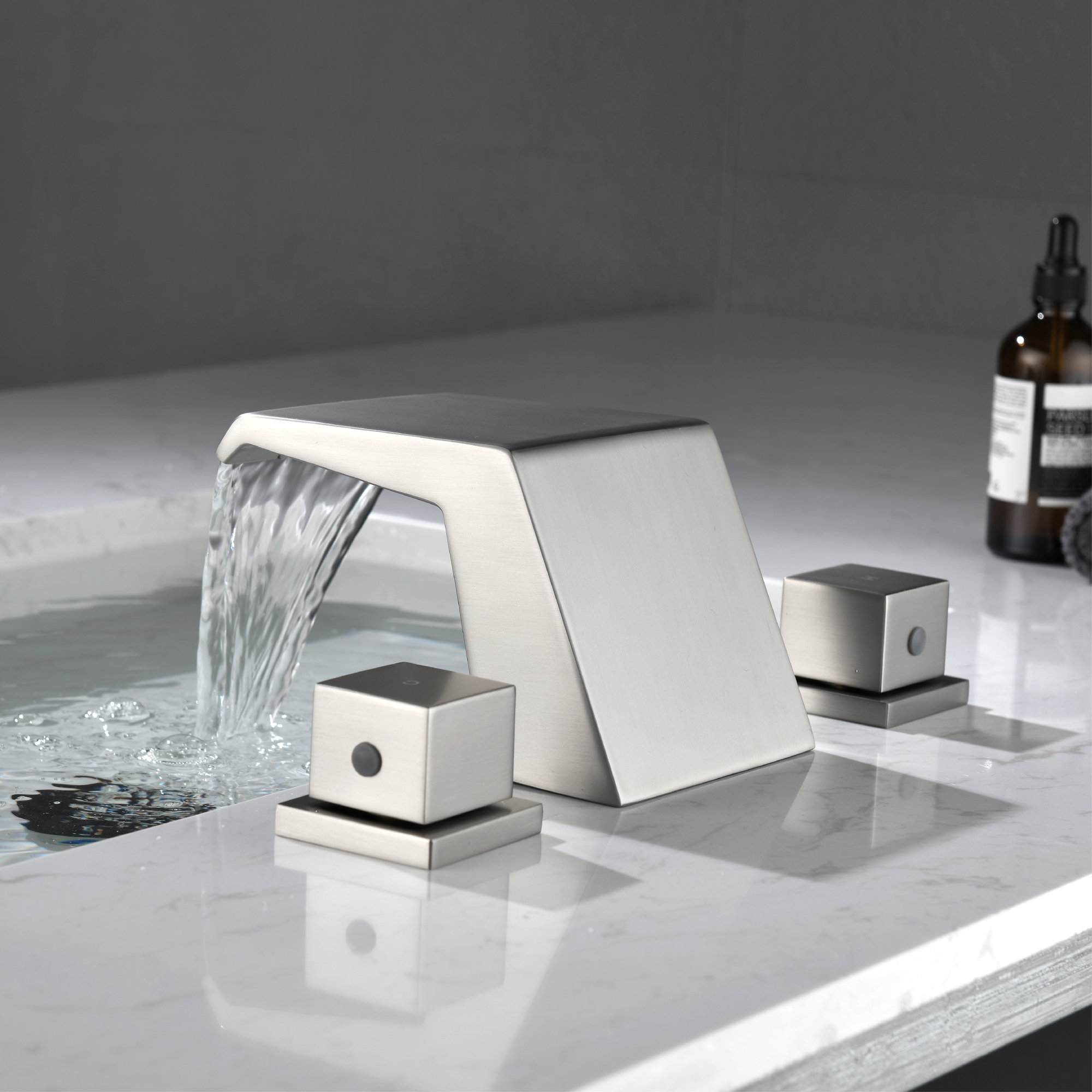 Mondawe Double Handle 8-Inch Center Wide-Spread Bathroom Faucet in Black/Gold/Nickel-Mondawe