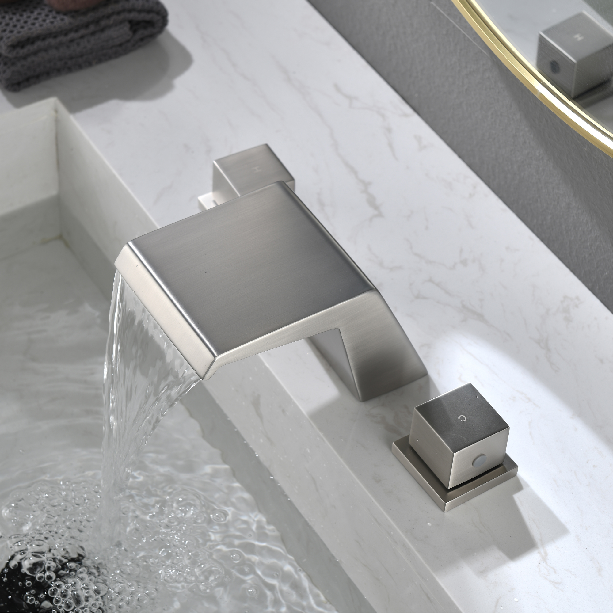 Mondawe Double Handle 8-Inch Center Wide-Spread Bathroom Faucet in Black/Gold/Nickel-Mondawe