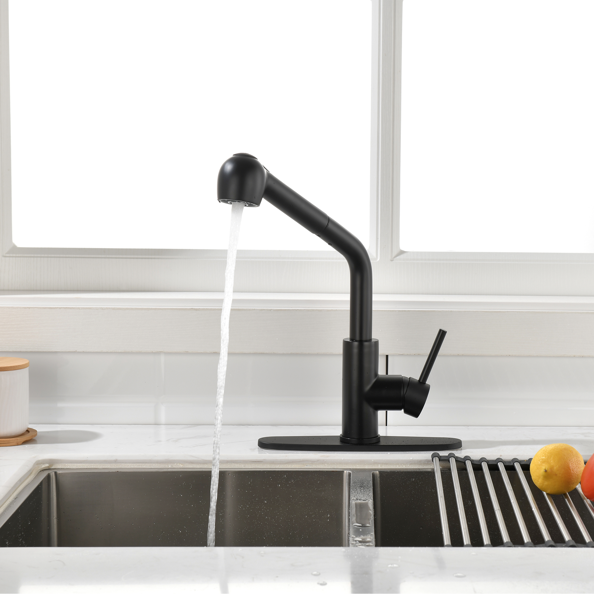 Single Handle Gooseneck Pull Down Sprayer Kitchen Faucet with Deckplate in Matte Black/Brushed Nickel/Brushed Gold