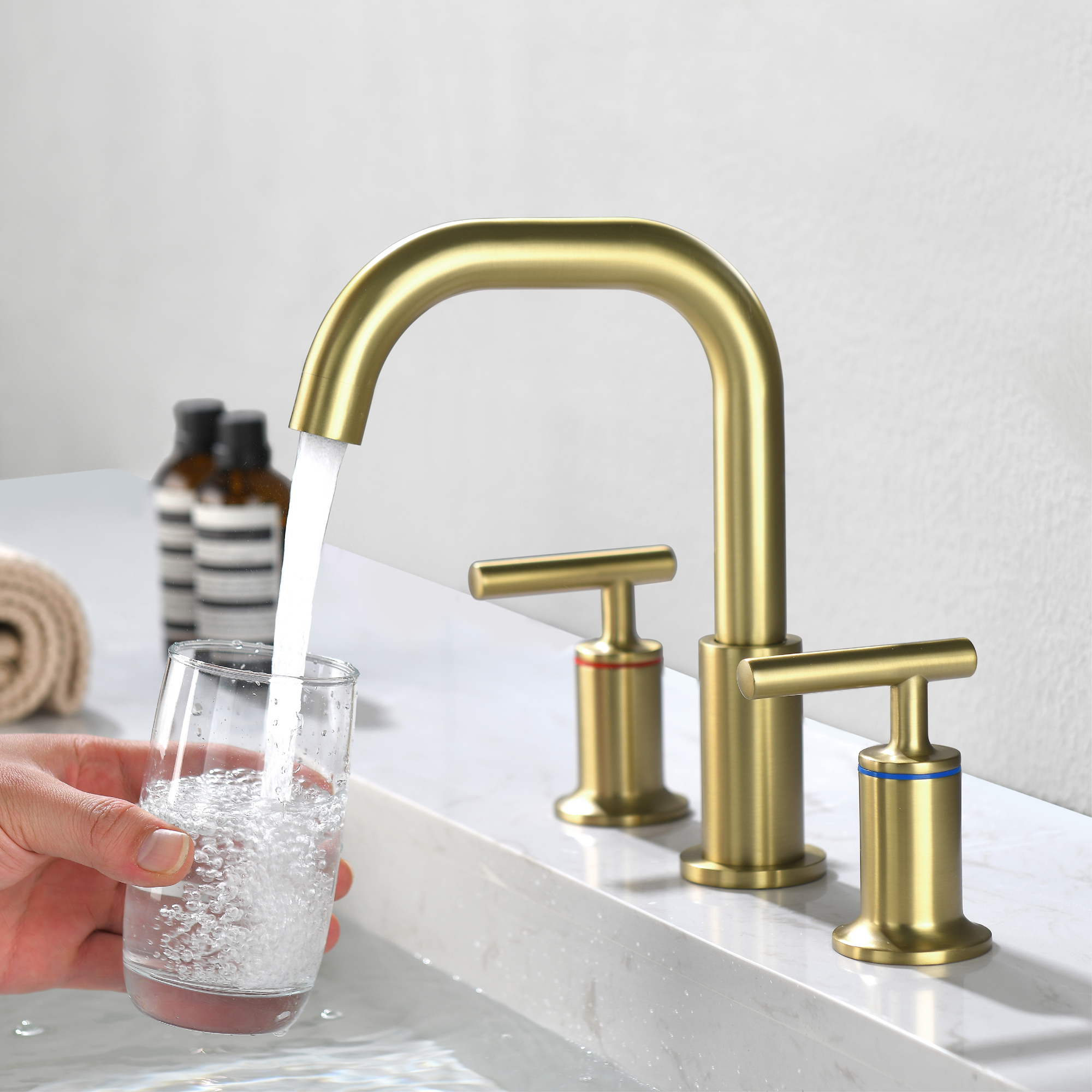 Mondawe 8-in Brass 3 Hole Widespread Double Handle Bathroom Sink Faucet in Black/Gold/Nickel-Mondawe