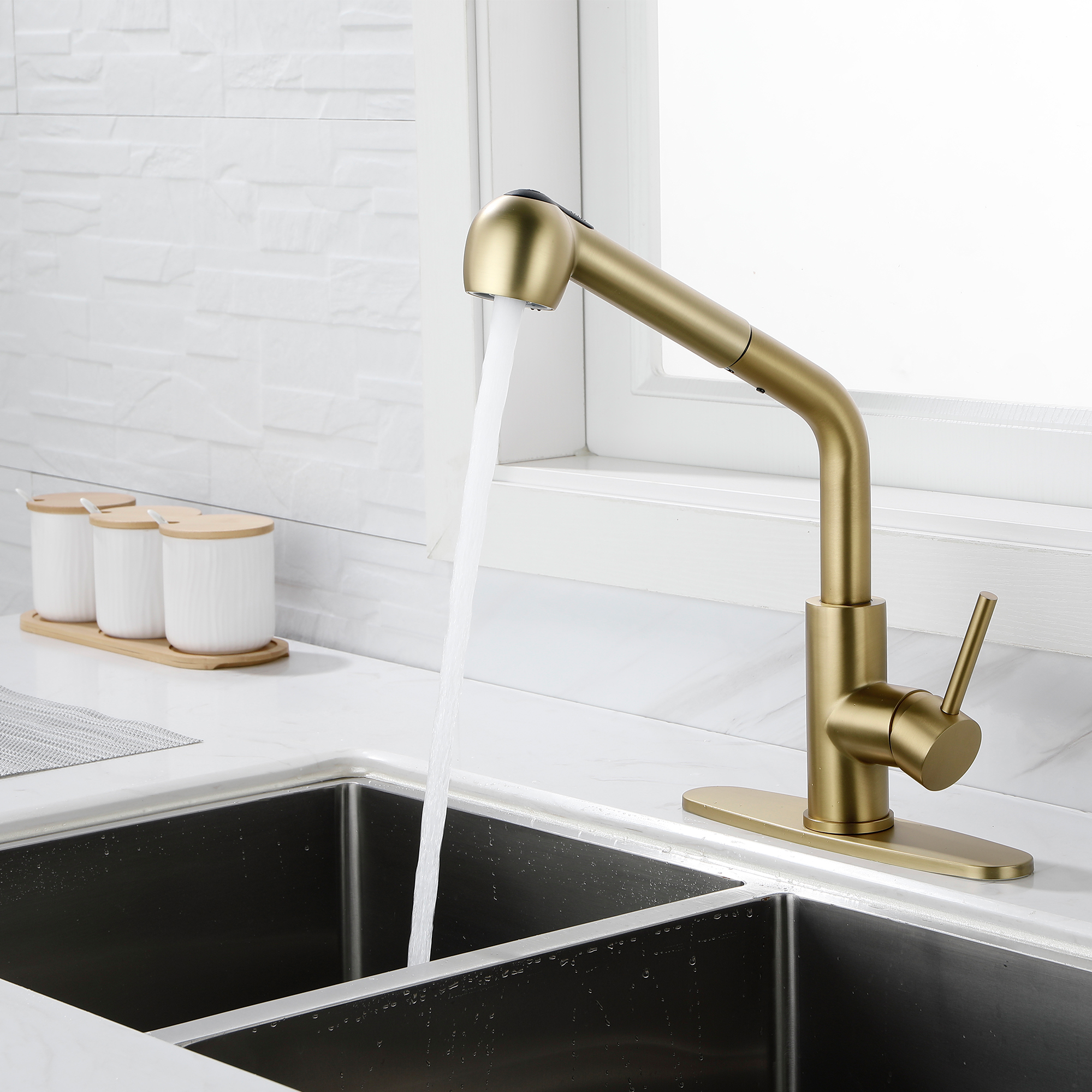 Single Handle Gooseneck Pull Down Sprayer Kitchen Faucet with Deckplate in Matte Black/Brushed Nickel/Brushed Gold