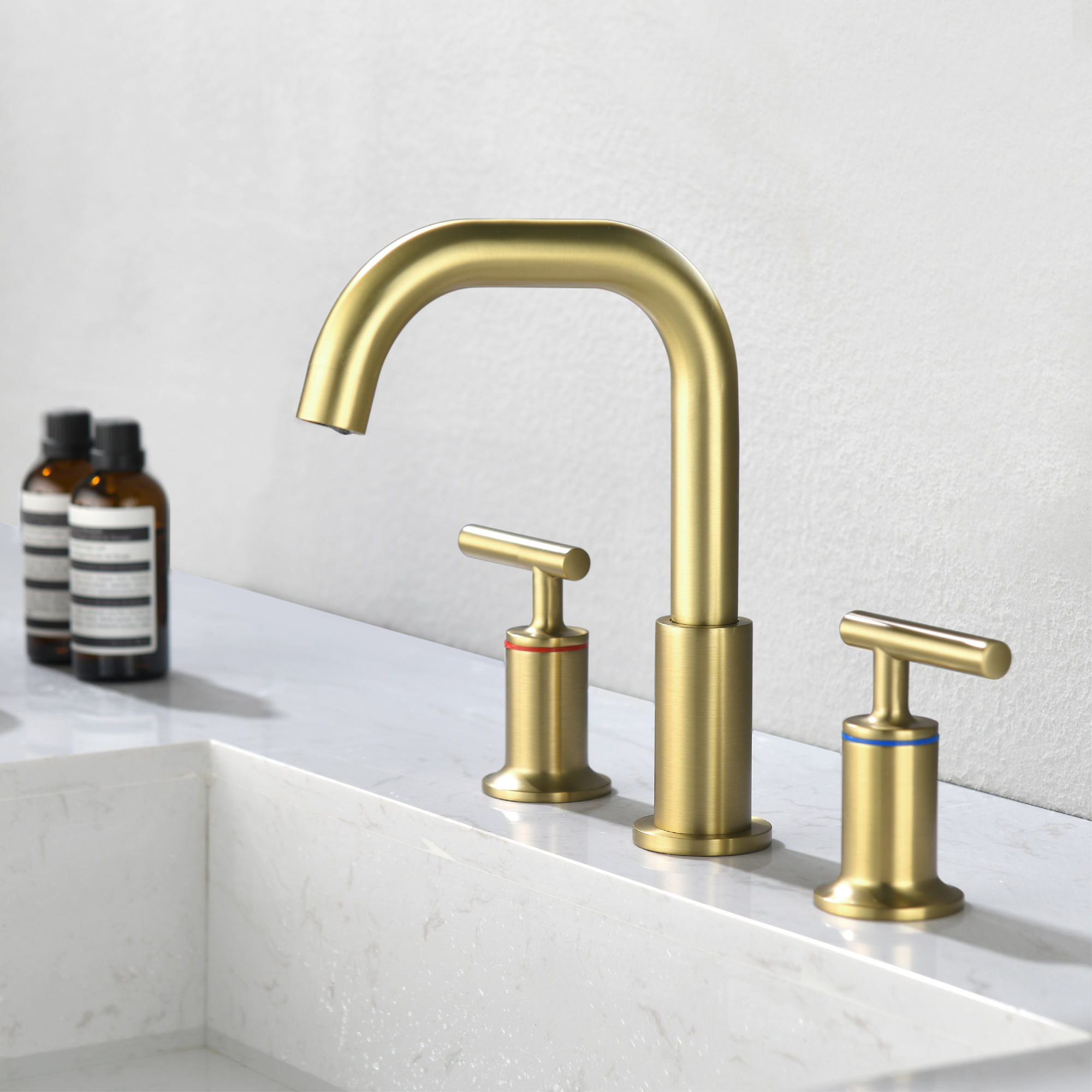 Mondawe 8-in Brass 3 Hole Widespread Double Handle Bathroom Sink Faucet in Black/Gold/Nickel-Mondawe