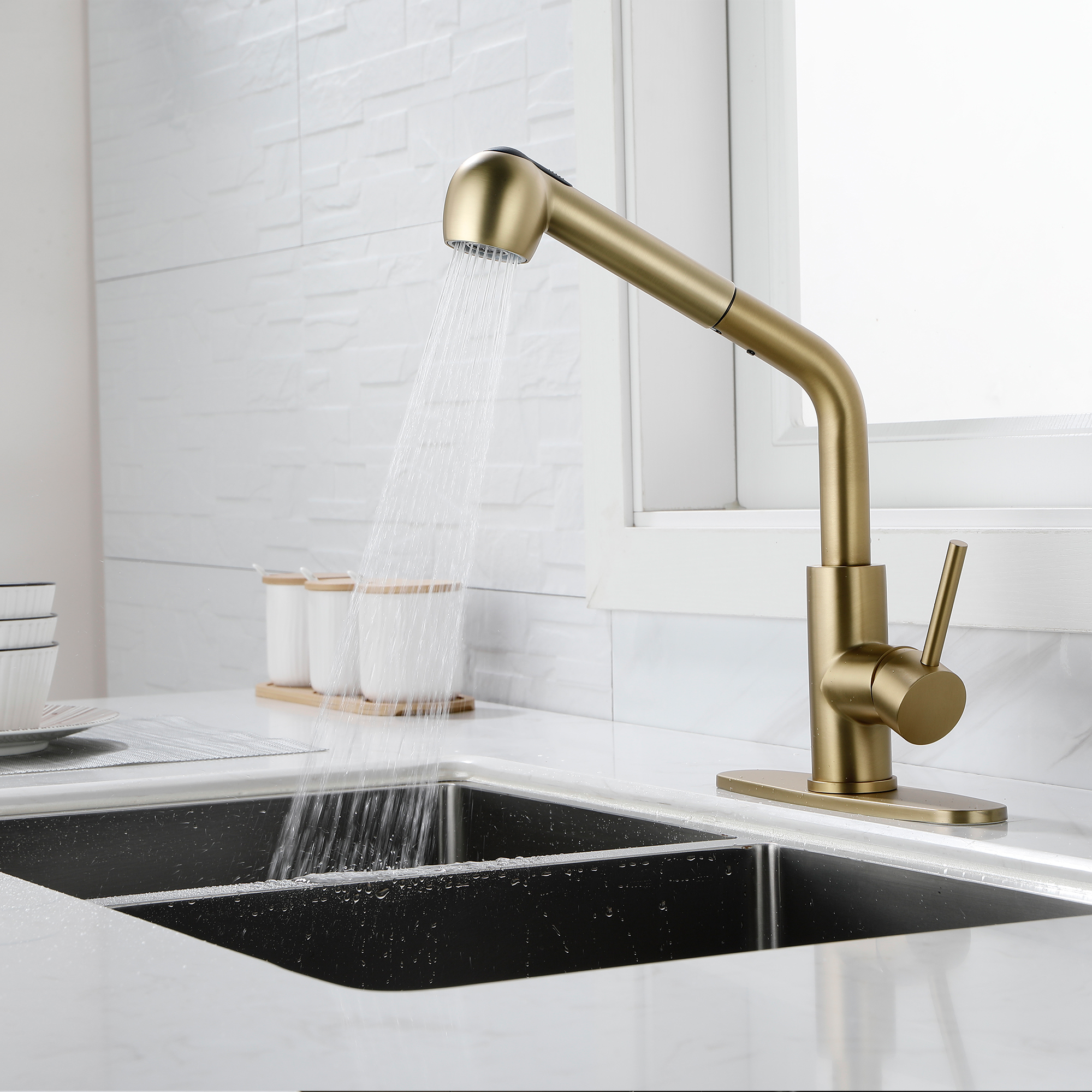 Single Handle Gooseneck Pull Down Sprayer Kitchen Faucet with Deckplate in Matte Black/Brushed Nickel/Brushed Gold