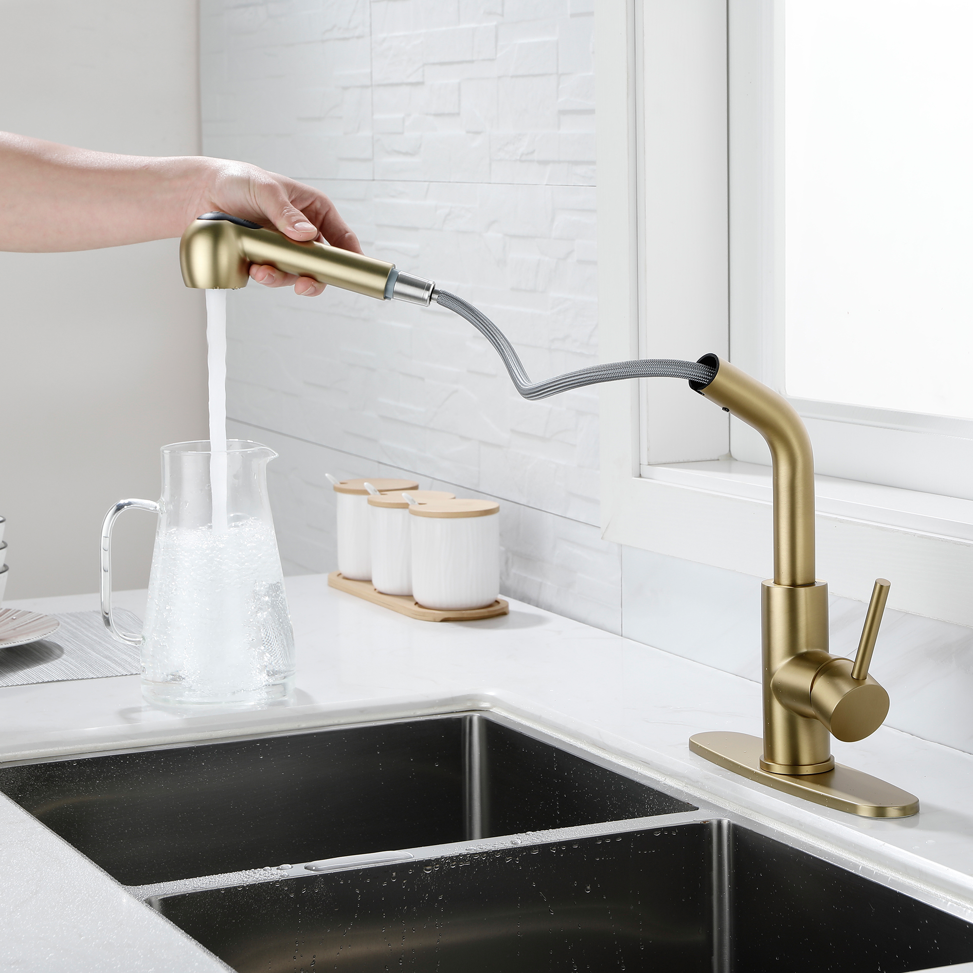 Single Handle Gooseneck Pull Down Sprayer Kitchen Faucet with Deckplate in Matte Black/Brushed Nickel/Brushed Gold