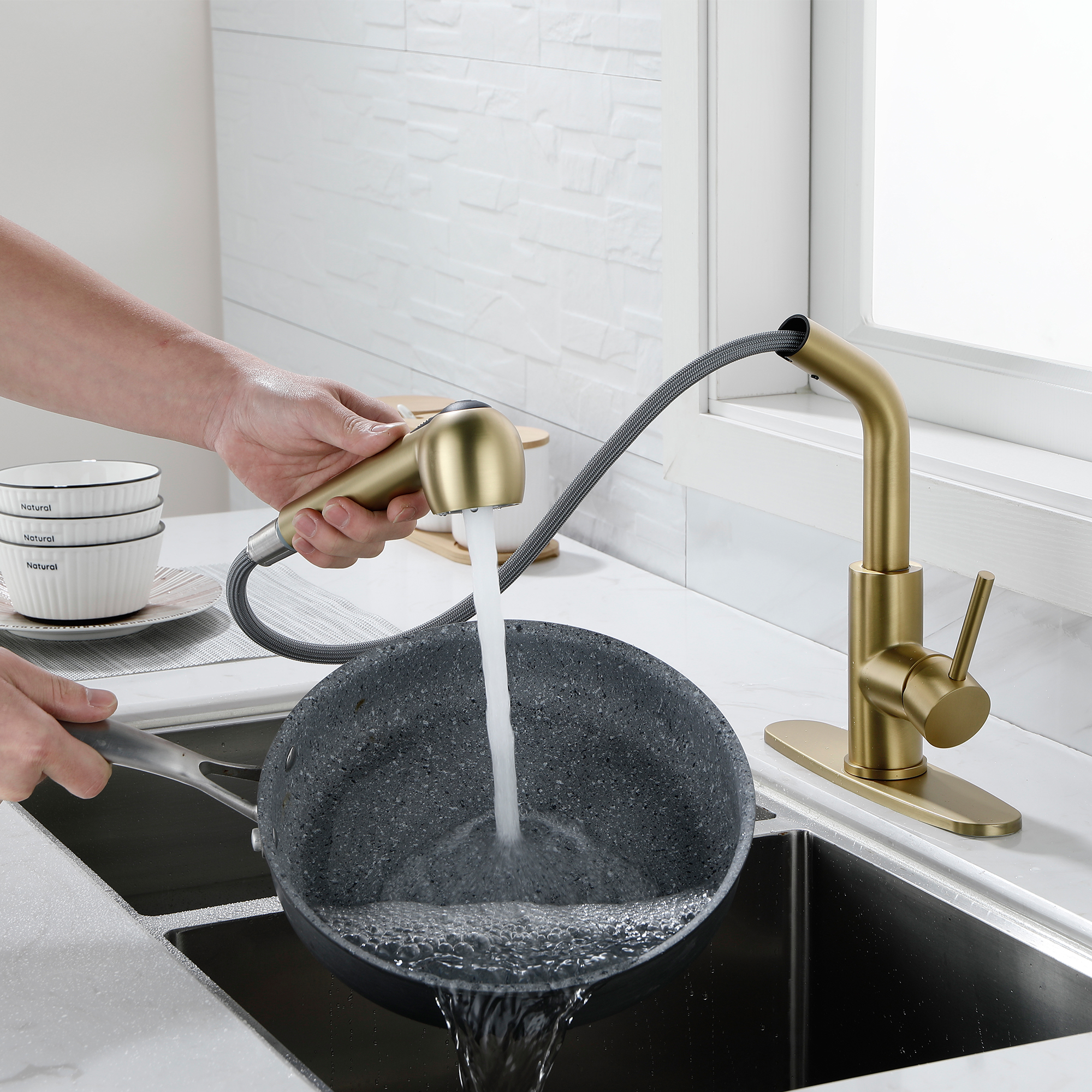 Single Handle Gooseneck Pull Down Sprayer Kitchen Faucet with Deckplate in Matte Black/Brushed Nickel/Brushed Gold