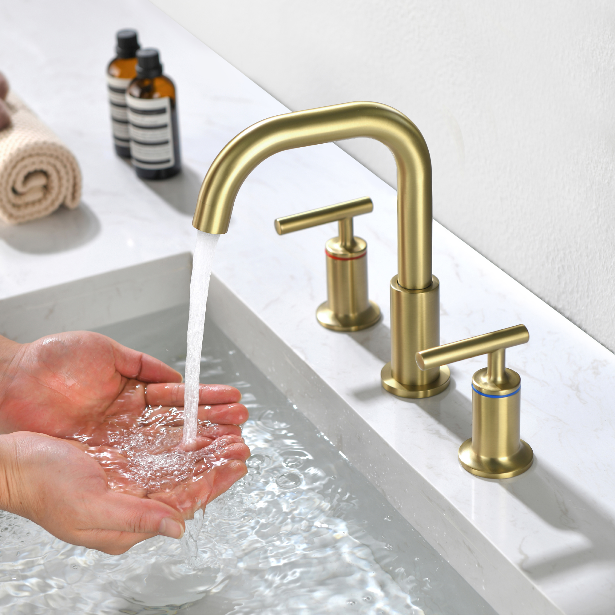 Mondawe 8-in Brass 3 Hole Widespread Double Handle Bathroom Sink Faucet in Black/Gold/Nickel-Mondawe