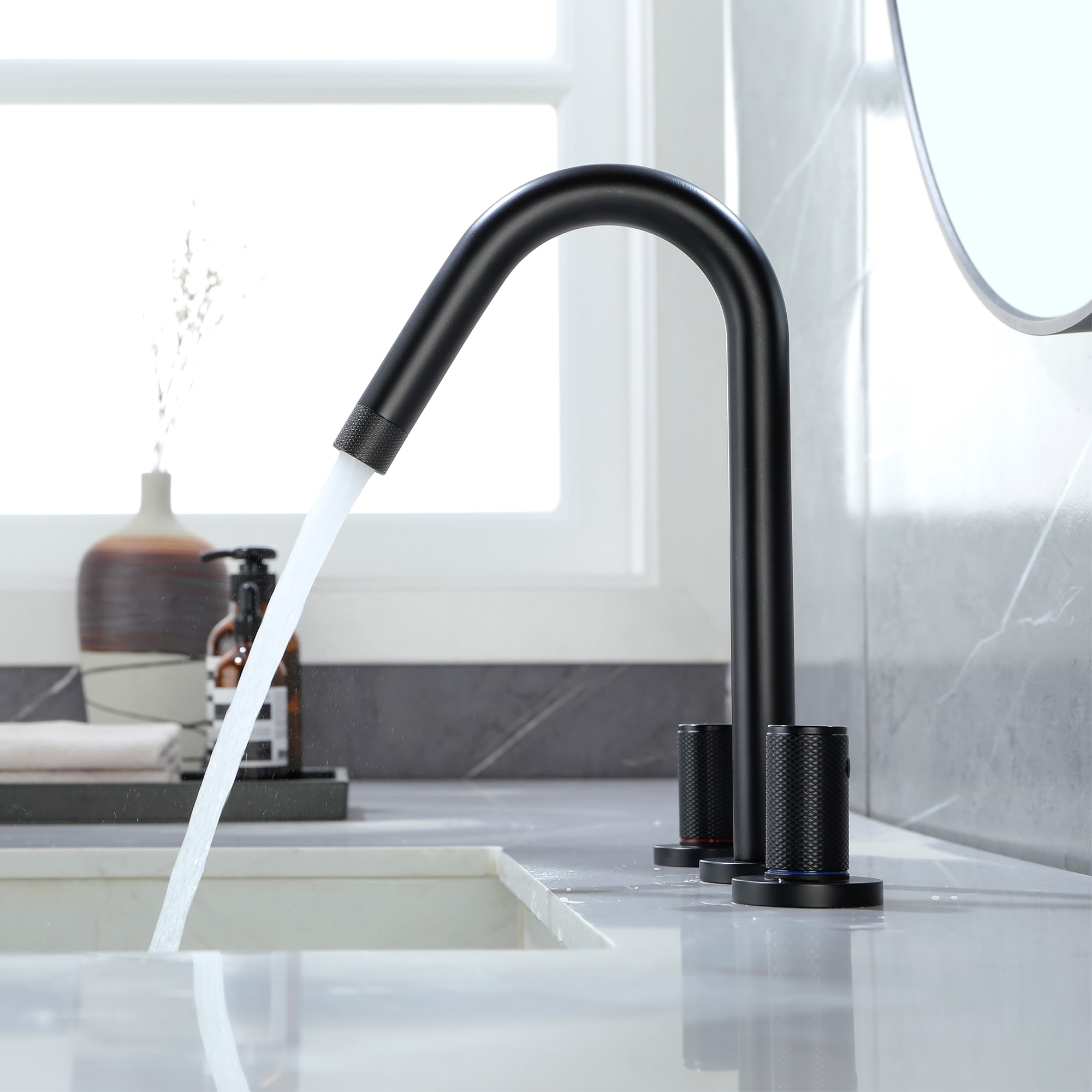 Mondawe Double Handle 8-Inch Center Wide-Spread Bathroom Faucet（Black/Gold/Nickel�?Mondawe