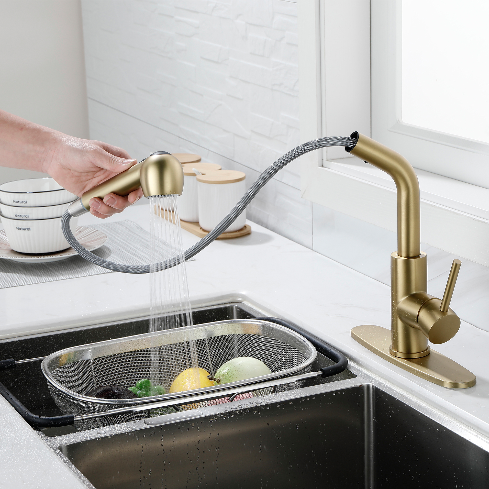 Single Handle Gooseneck Pull Down Sprayer Kitchen Faucet with Deckplate in Matte Black/Brushed Nickel/Brushed Gold