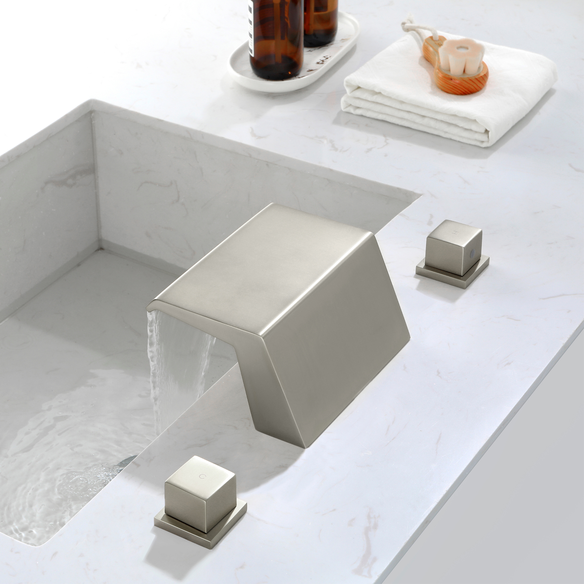 Mondawe Double Handle 8-Inch Center Wide-Spread Bathroom Faucet in Black/Gold/Nickel-Mondawe