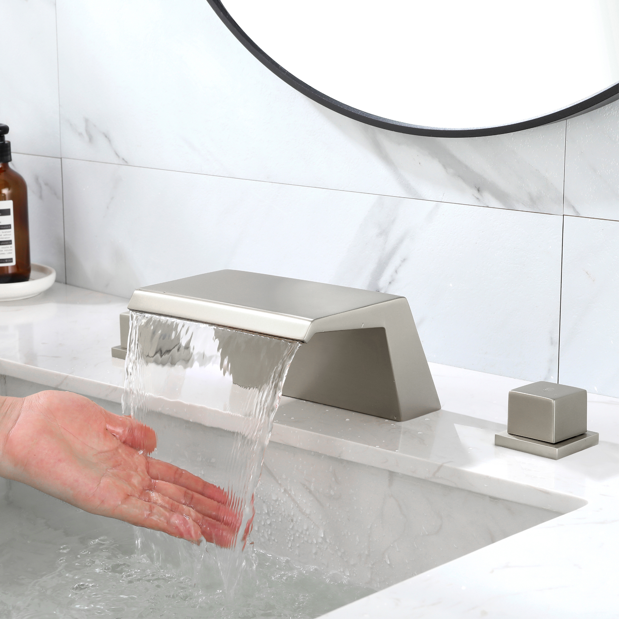 Mondawe Double Handle 8-Inch Center Wide-Spread Bathroom Faucet in Black/Gold/Nickel-Mondawe