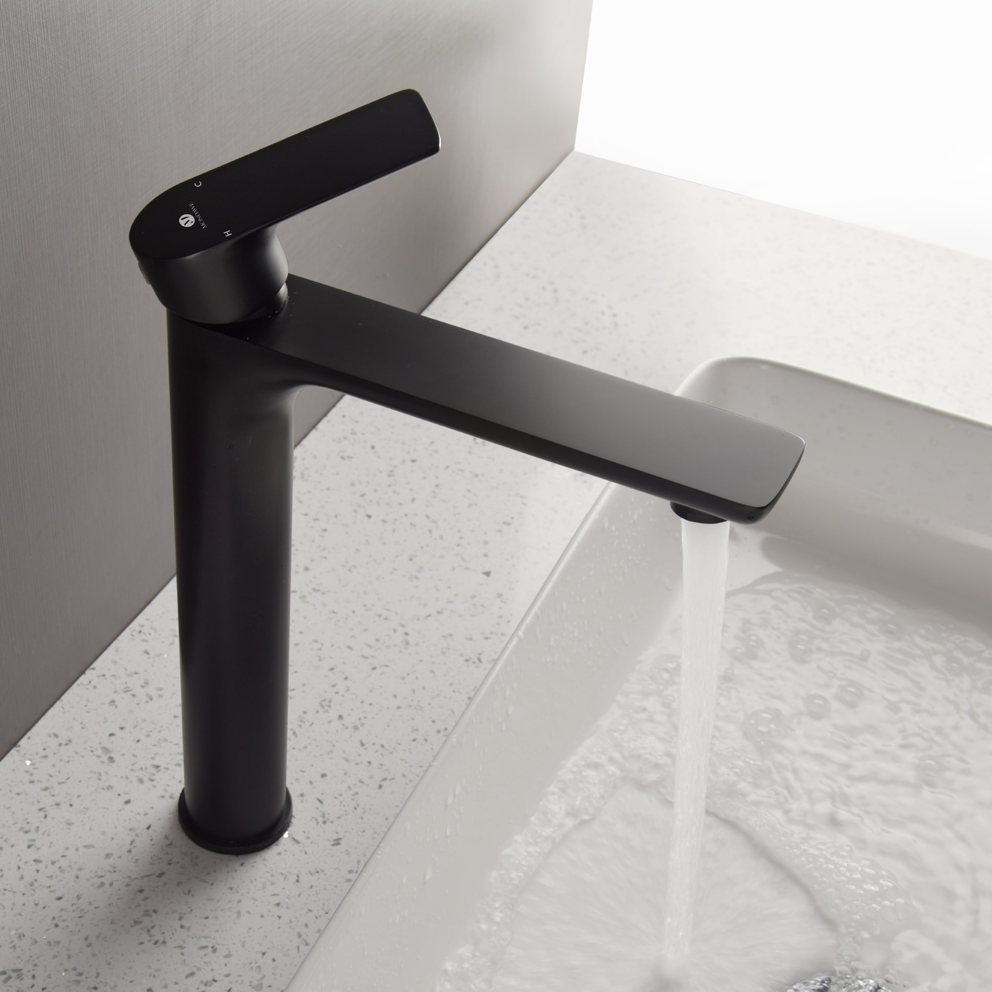 Mondawe Single Hole Modern Bathroom Faucet in Black/Gold-Mondawe