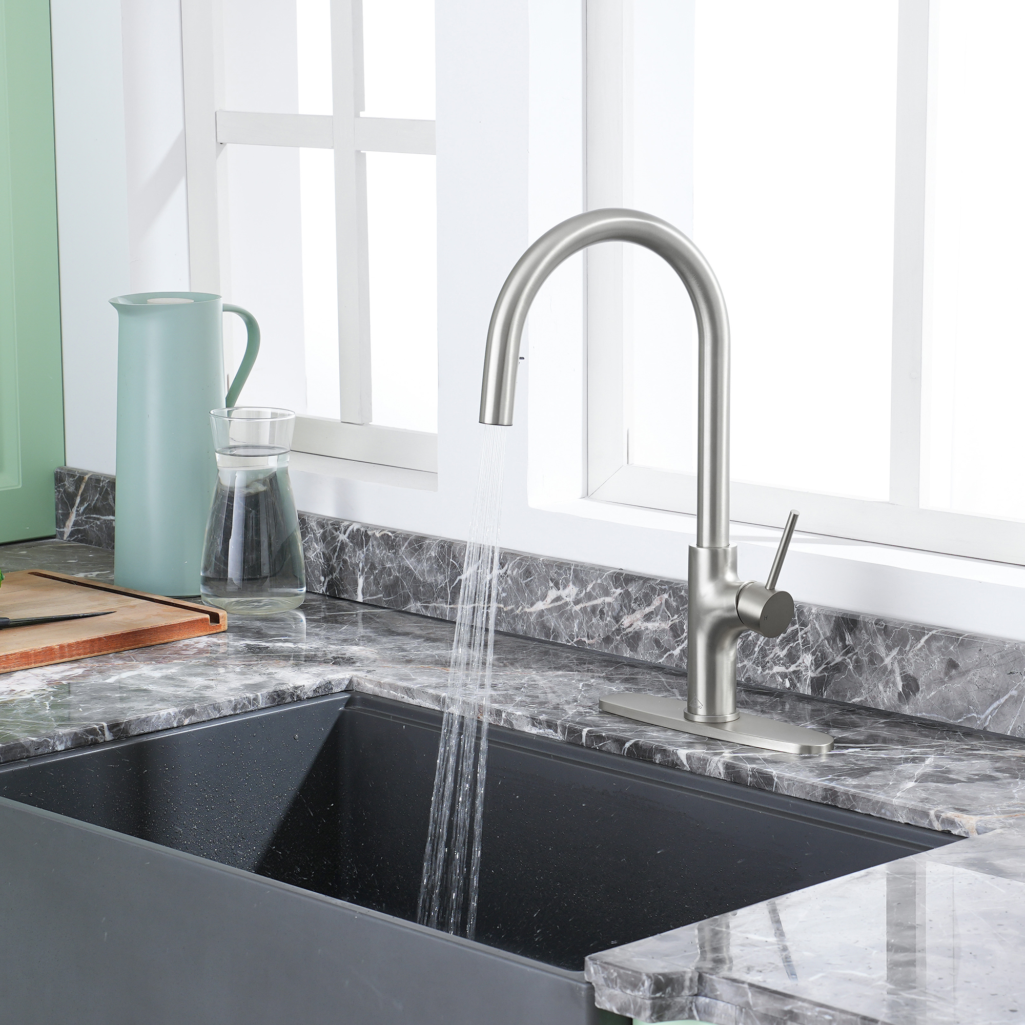 2-Spray Patterns Single Handle Pull Down Sprayer Kitchen Faucet with Deckplate and Water Supply Hoses in Brushed Gold