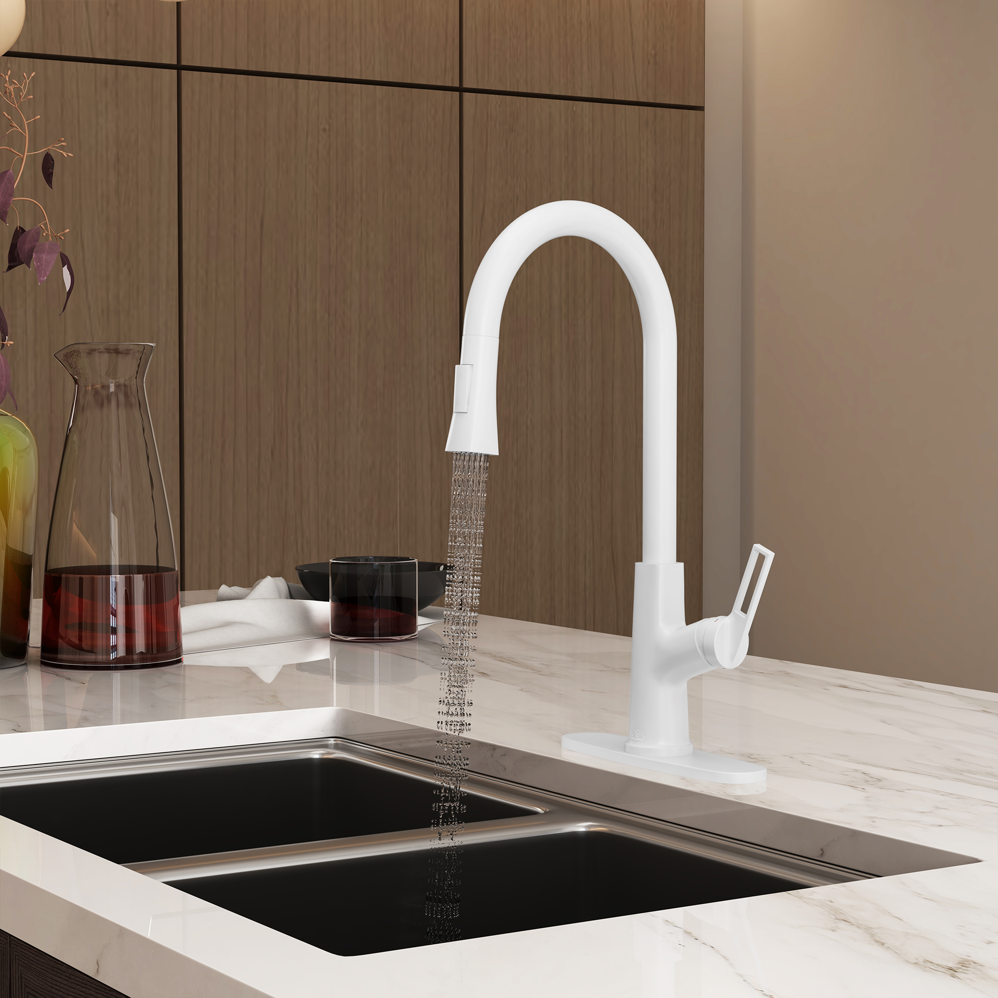 Single Handle Pull-Down Sprayer Kitchen Faucet with Advanced Spray, Pull Out Spray Wand, Deckplate in Brushed Gold/Brushed Nickel/Matte Black/Matte White