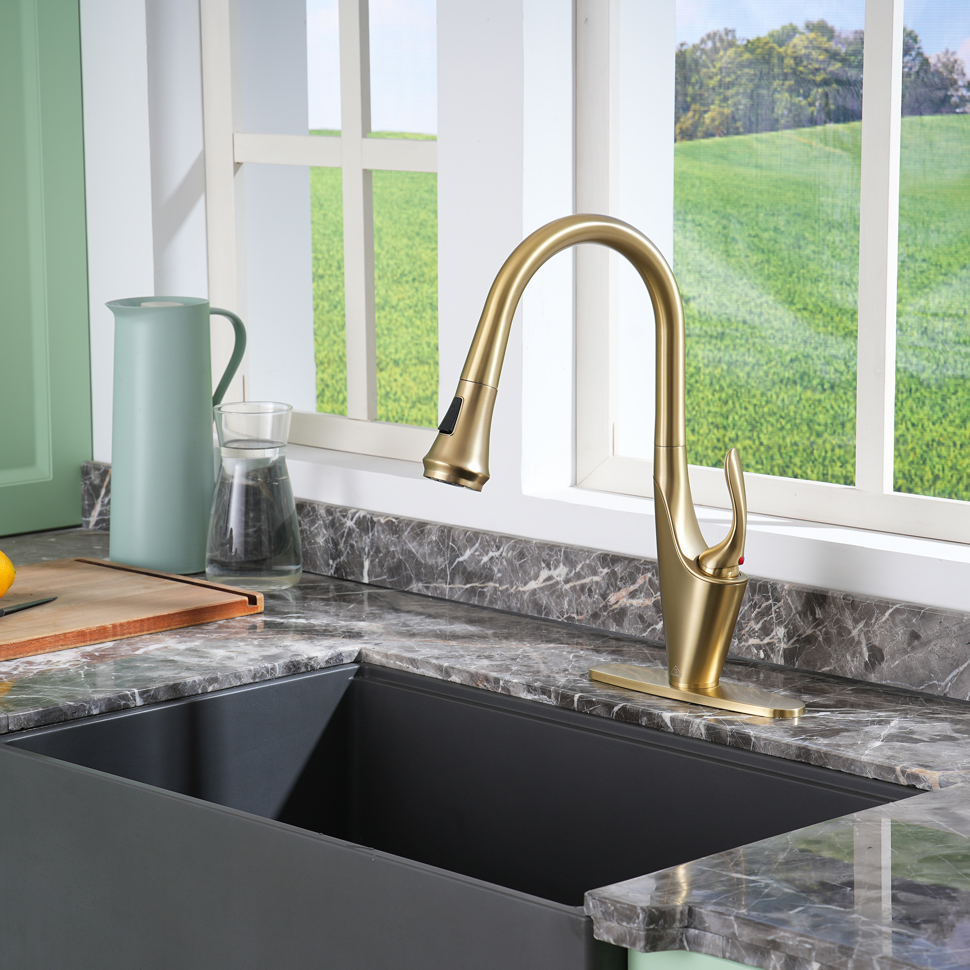Single-Handle Kitchen Faucet with Pull-Out Sprayer