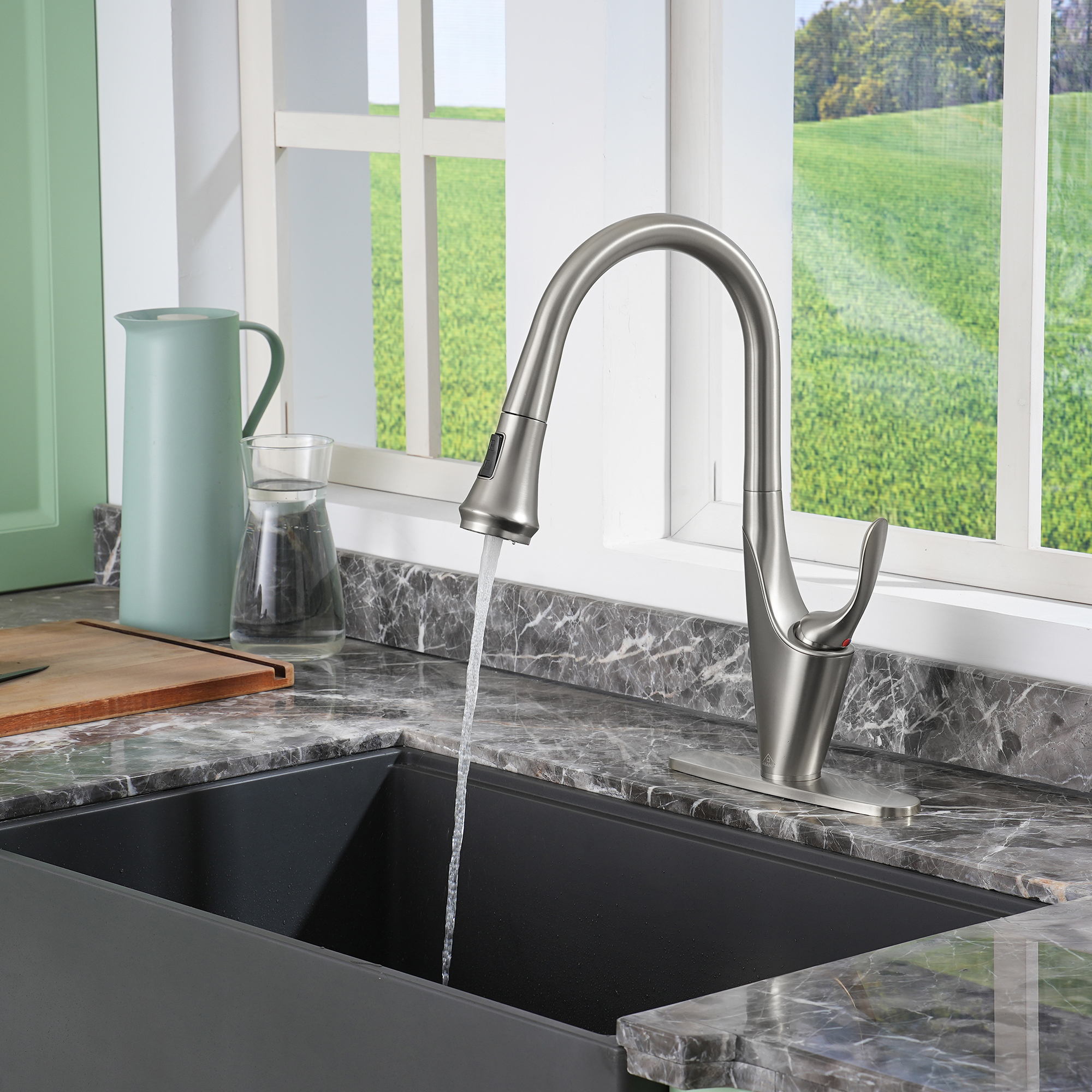 Single-Handle Kitchen Faucet with Pull-Out Sprayer