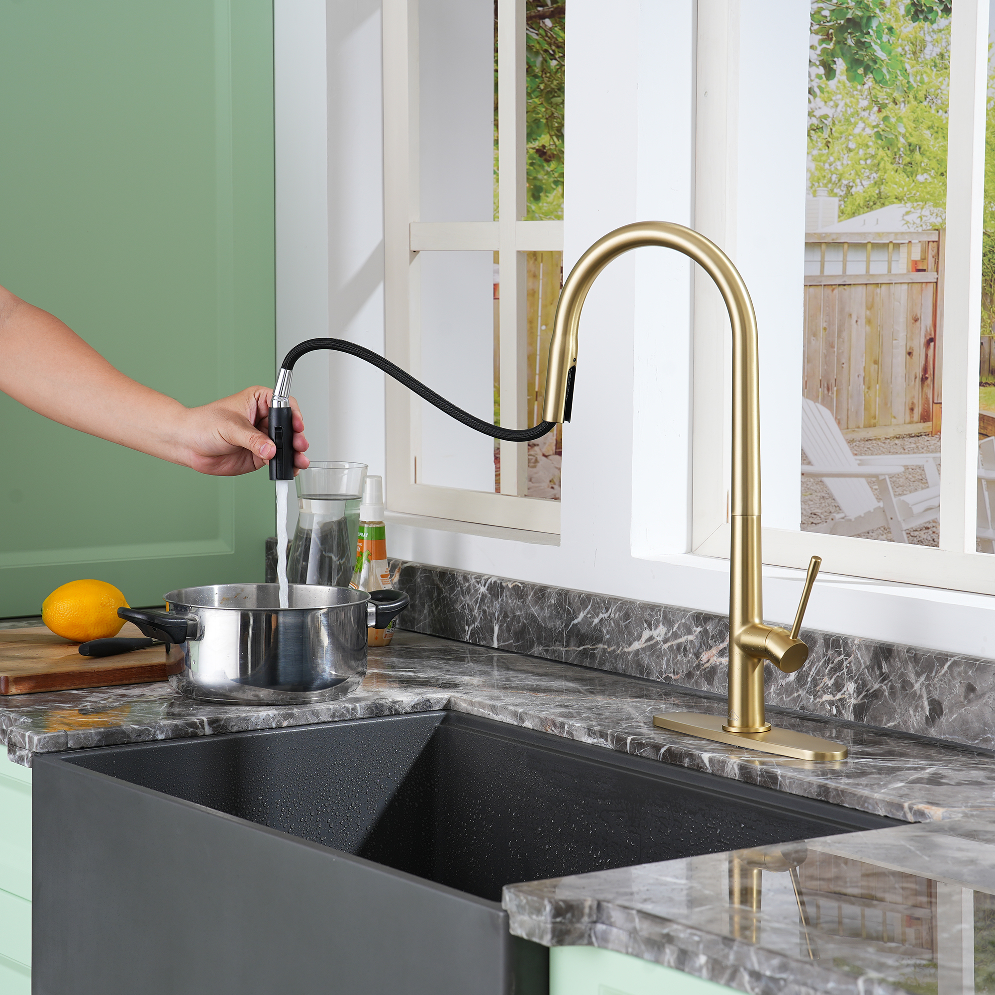 Single Handle Pull-Down Sprayer Kitchen Faucet with Dual-Function Pull out Sprayer head, Stainless Steel in Brushed Nickel/Matte Black/Brushed Gold