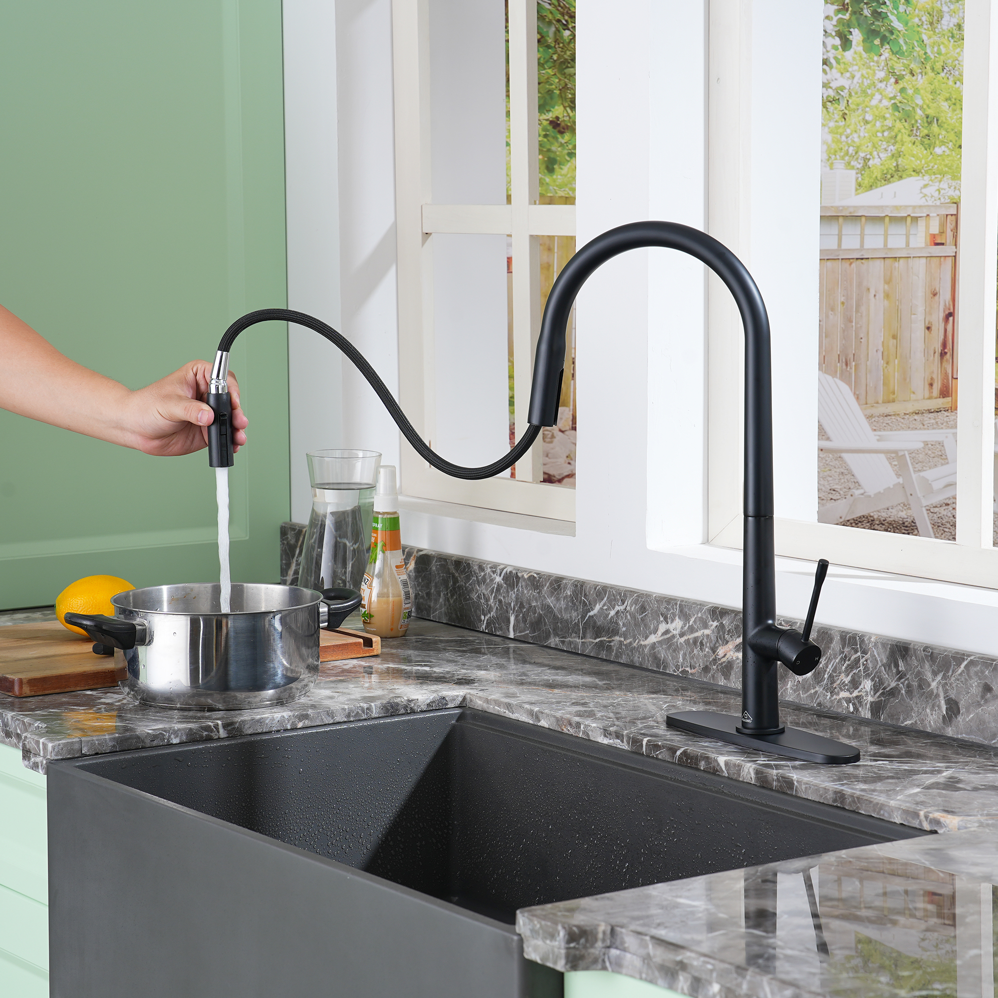 Single Handle Pull-Down Sprayer Kitchen Faucet with Dual-Function Pull out Sprayer head, Stainless Steel in Brushed Nickel/Matte Black/Brushed Gold