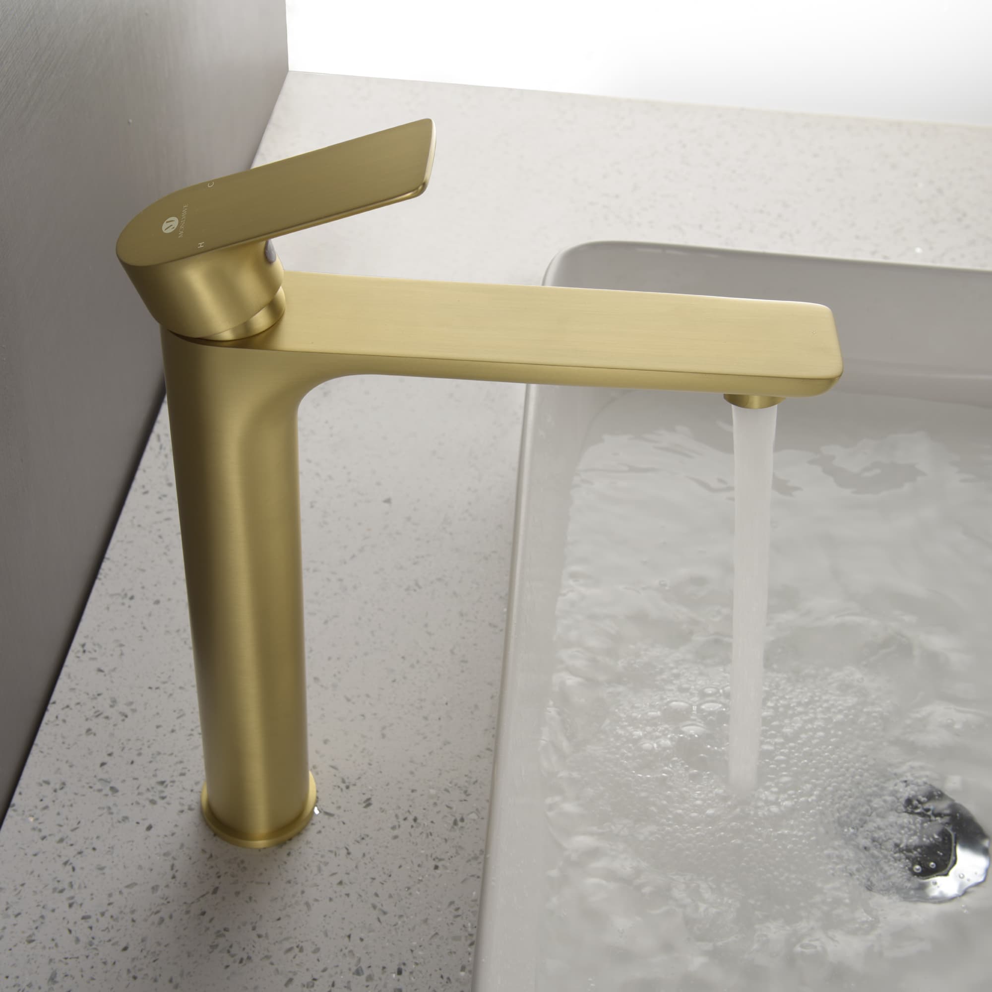 Mondawe Single Hole Modern Bathroom Faucet in Black/Gold-Mondawe