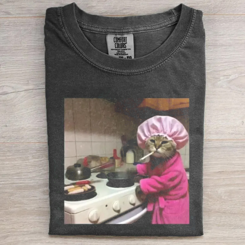 Funny Housewife Cat T-shirt