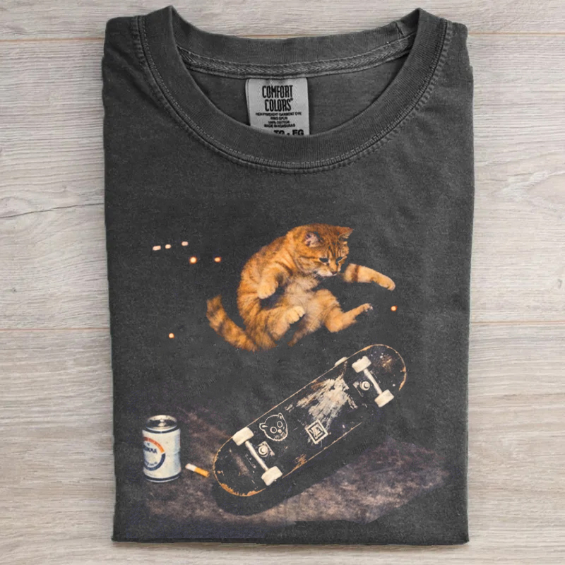 Retro Style Skateboarding Cat Graphic T-shirt
