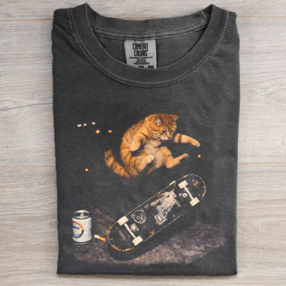 Retro Style Skateboarding Cat Graphic T-shirt
