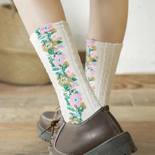 Vintage flower socks with embroidery