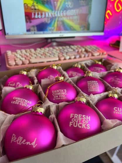 🤣 Funny Christmas Ornament - Humorous Design for Tree Decoration, Perfect Gift for Family Gatherings 🎁📦