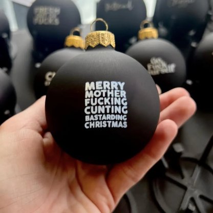 🤣 Funny Christmas Ornament - Humorous Design for Tree Decoration, Perfect Gift for Family Gatherings 🎁📦