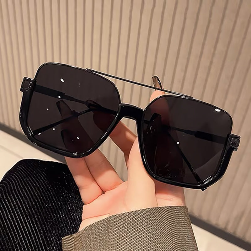 Fashionable Lightweight Tinted Lens Sunglasses