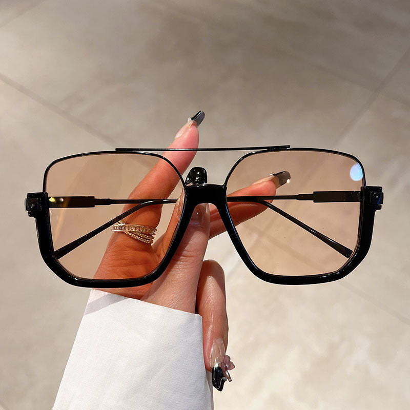 Fashionable Lightweight Tinted Lens Sunglasses