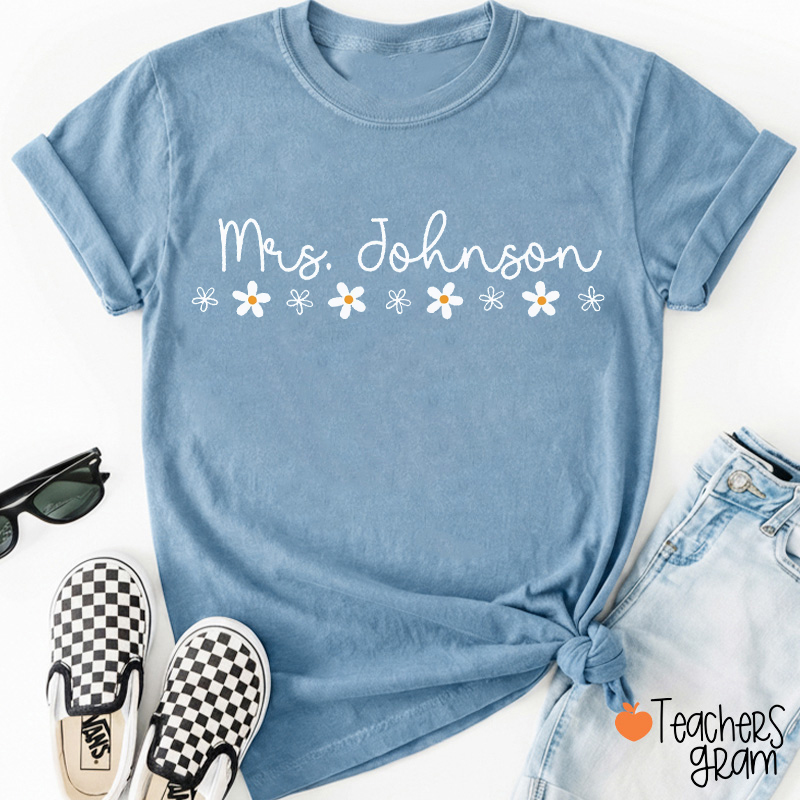 Personalized Text Daisy Simple Script Teacher T-Shirt